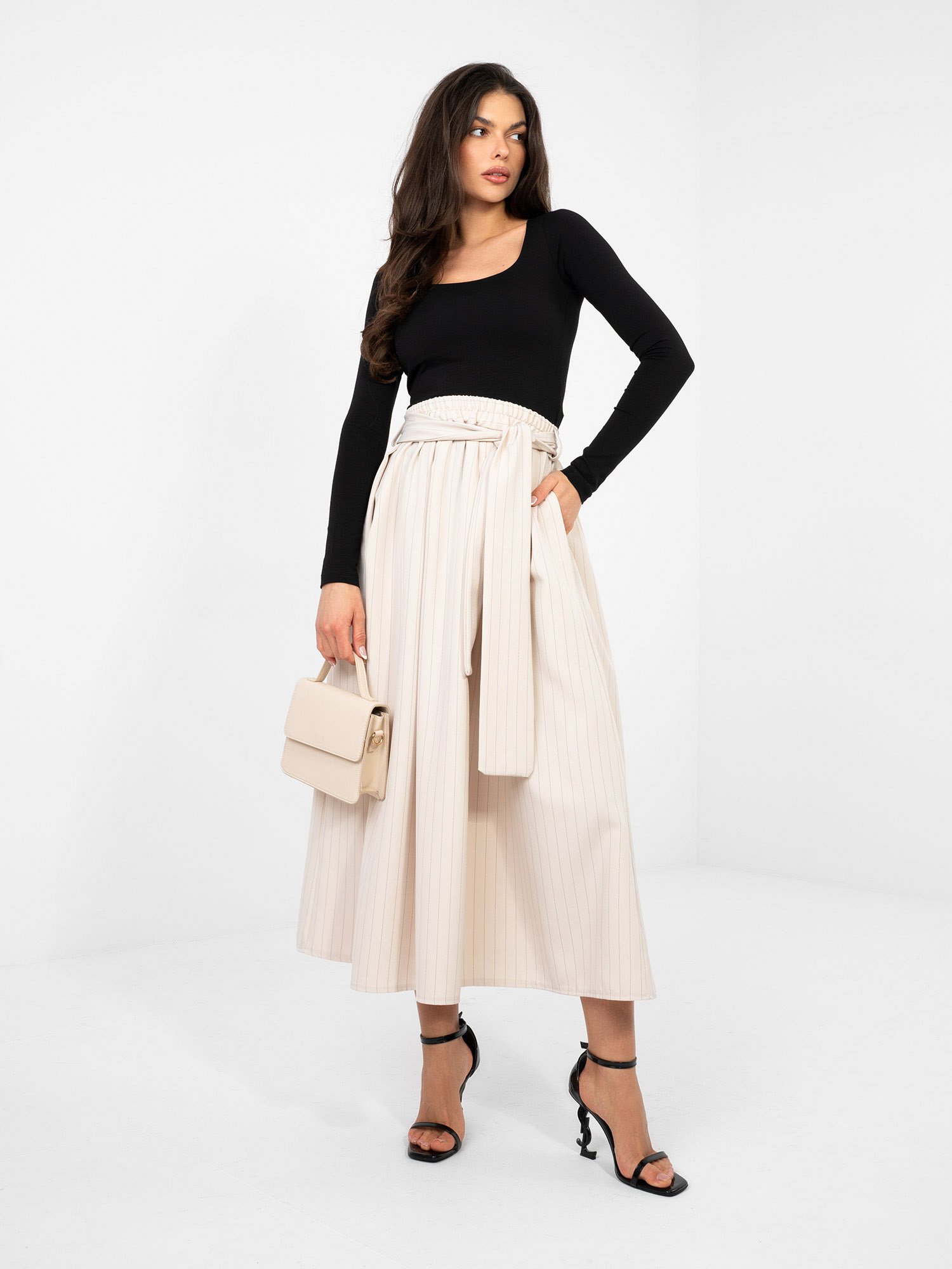 Миди пола в светло бежово