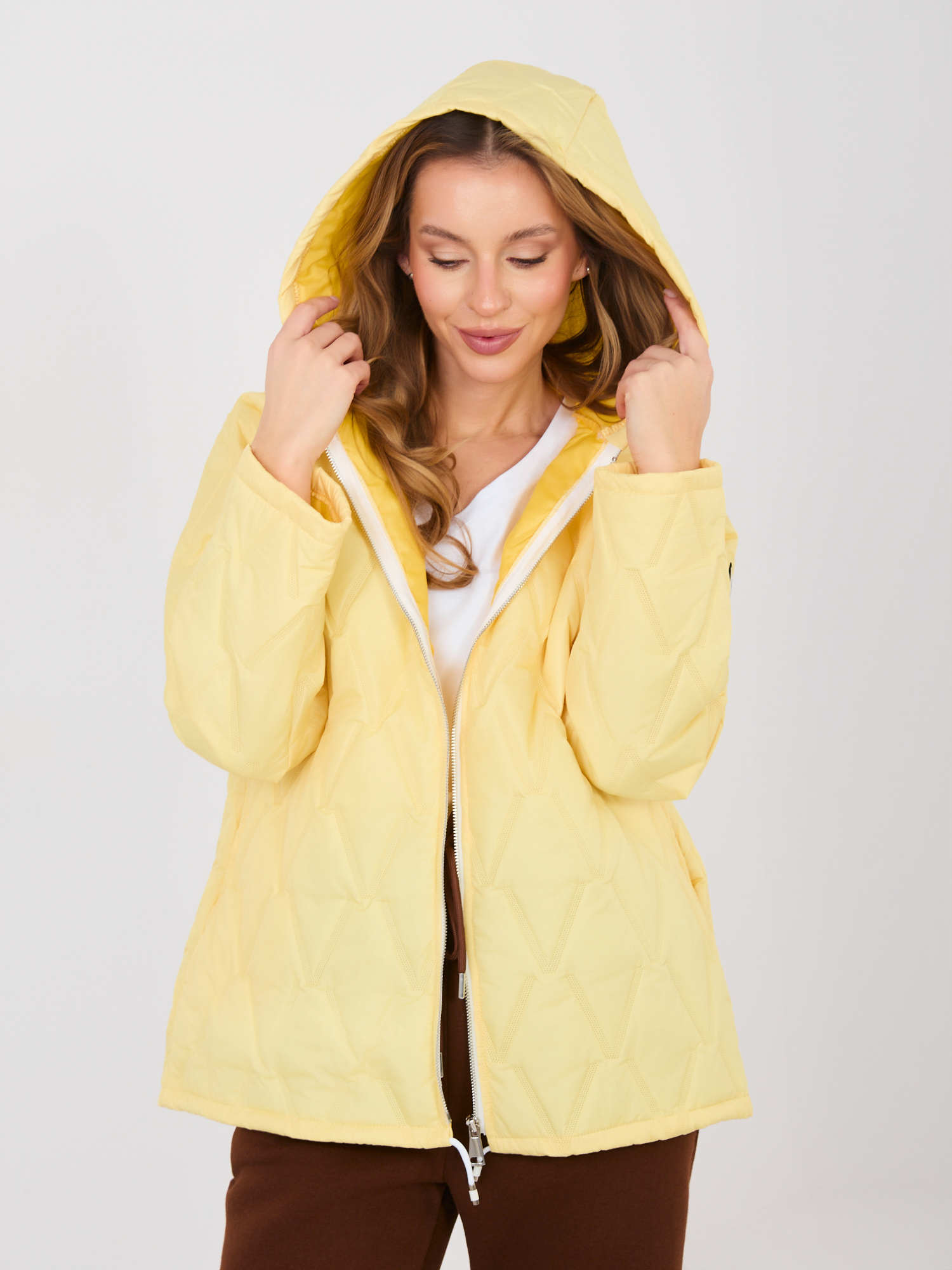Жълто ватирано яке с качулка