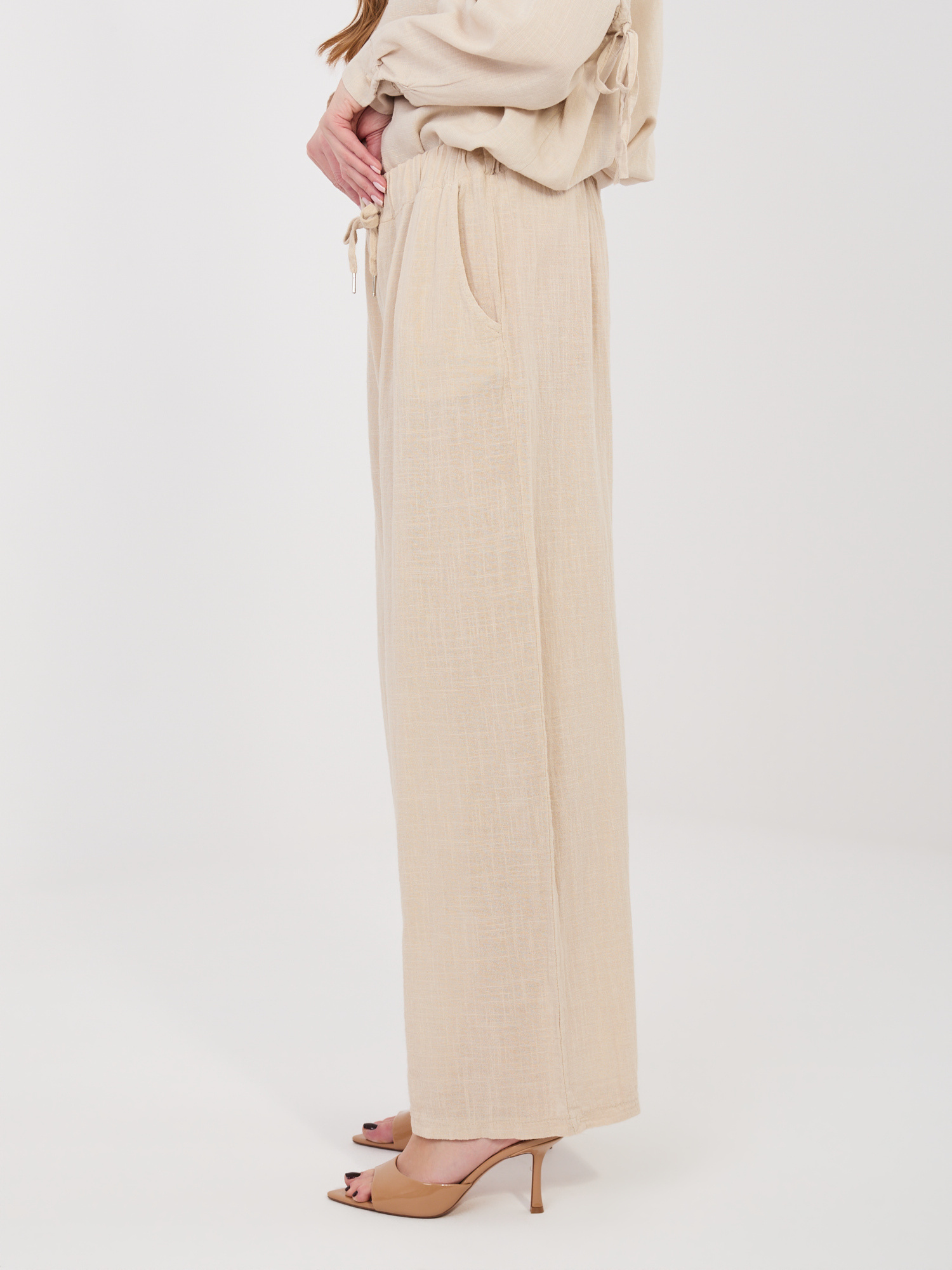Бежови ефирни панталони с връзки