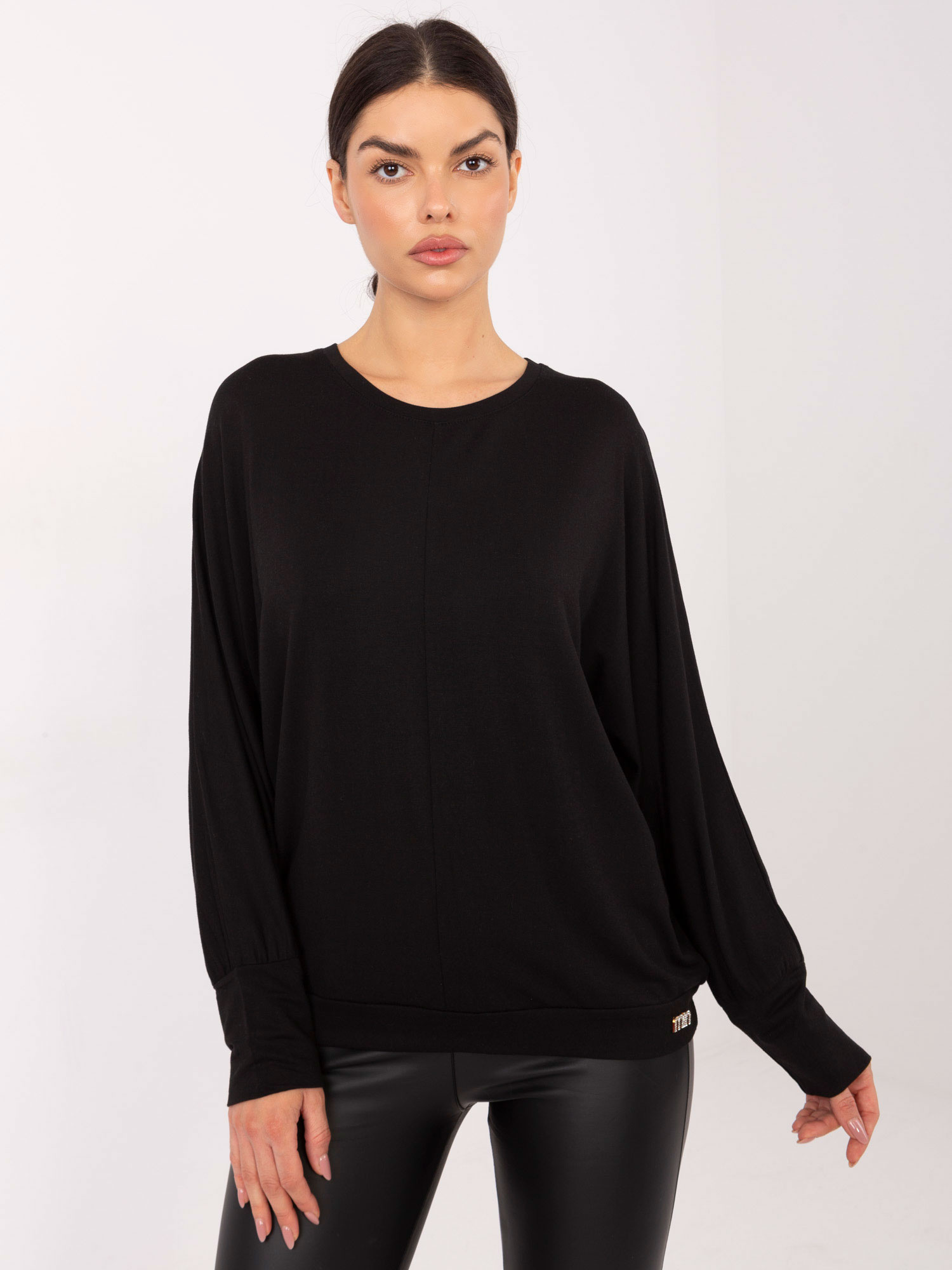 Čierna blúzka s dlhými rukávmi