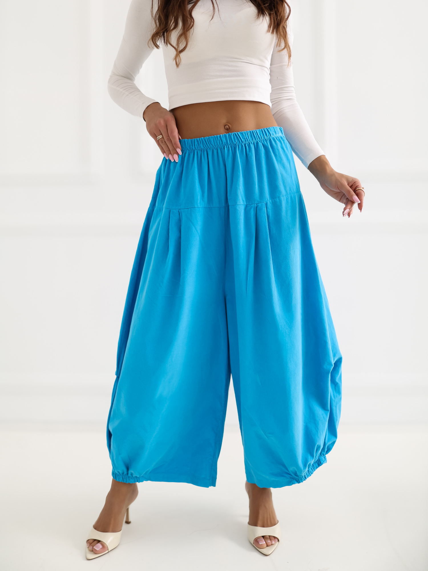 Сини кадифени панталони