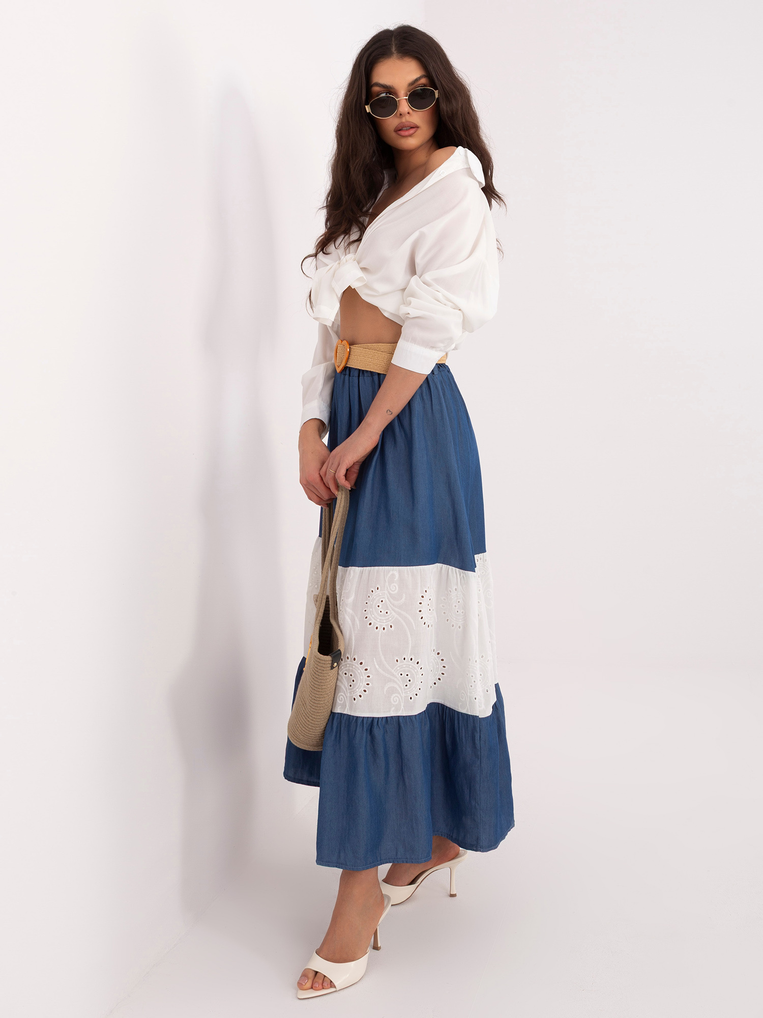 Тъмносиня пола с А-силует