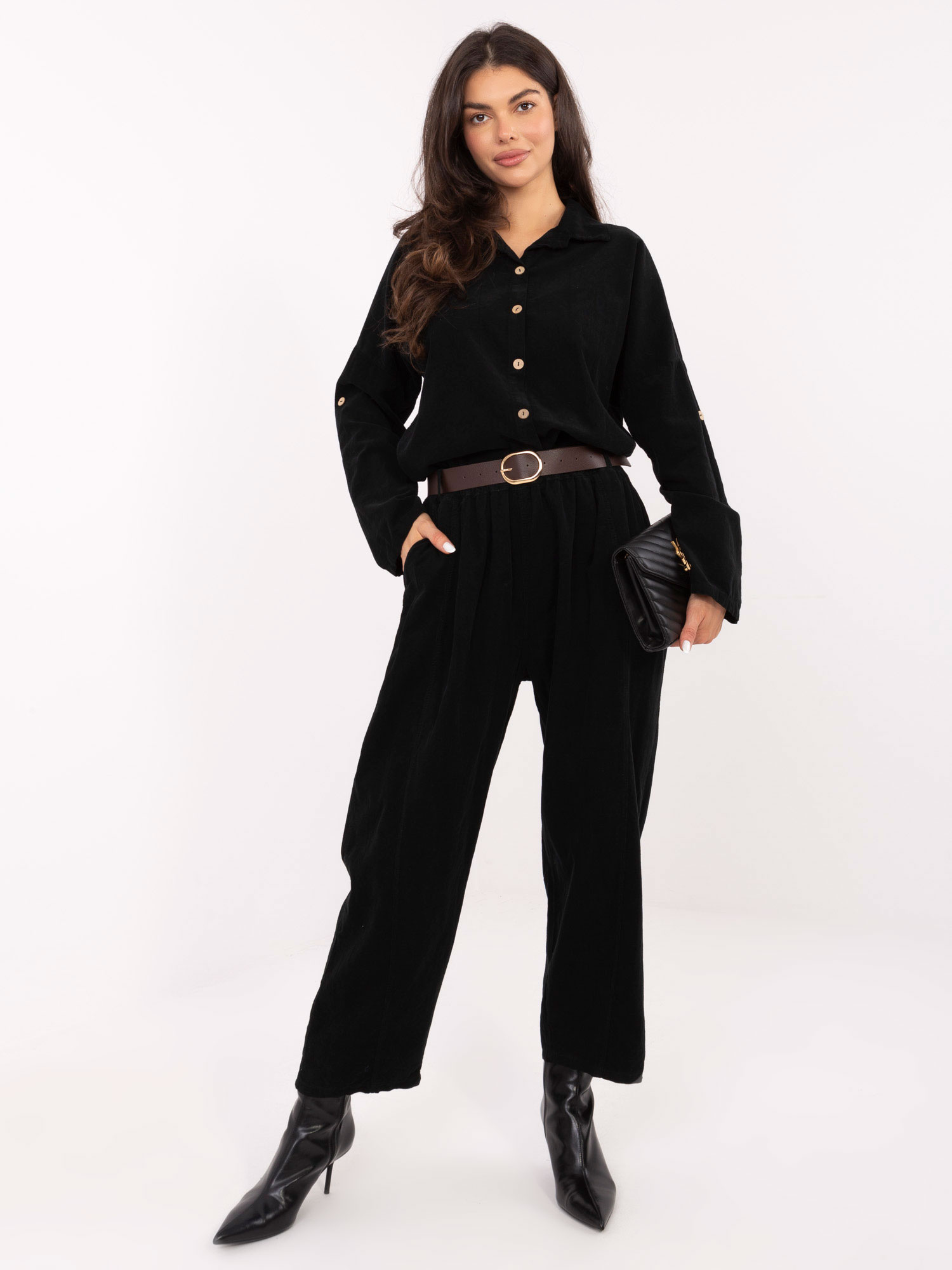 Čierny dlhý overal s opaskom