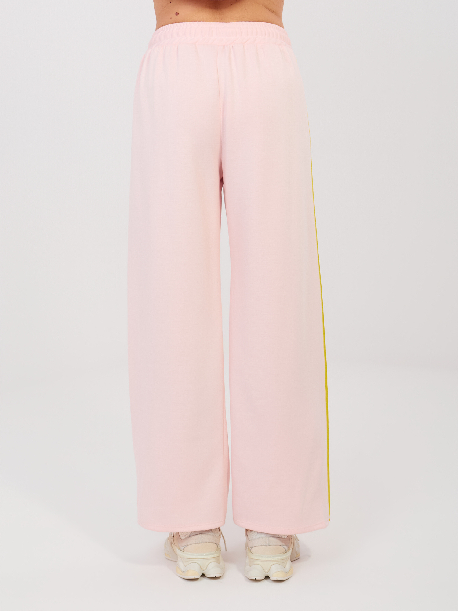 Светлорозови спортни панталони Rue Paris