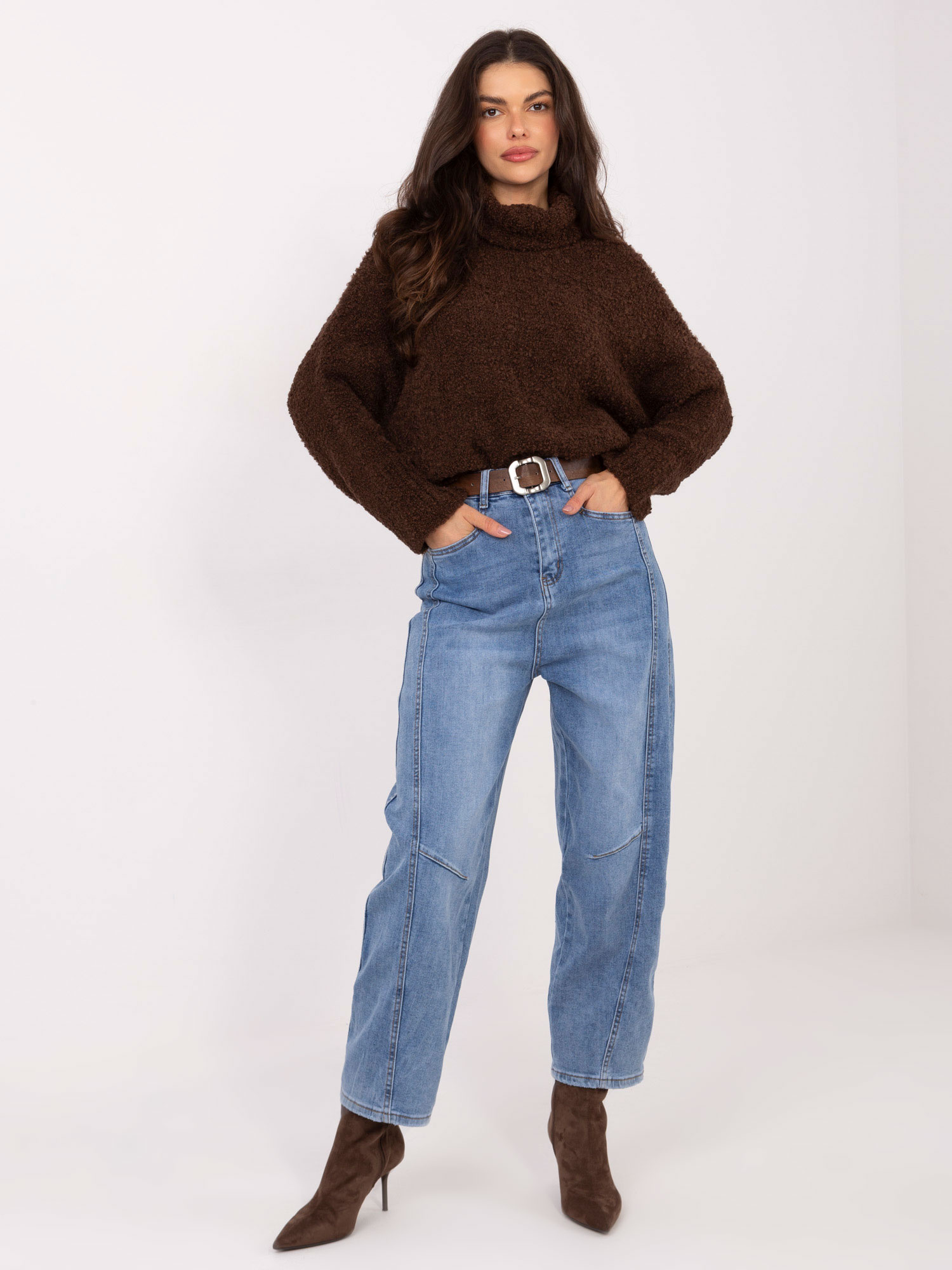 Tmavě hnědý rolákový svetr