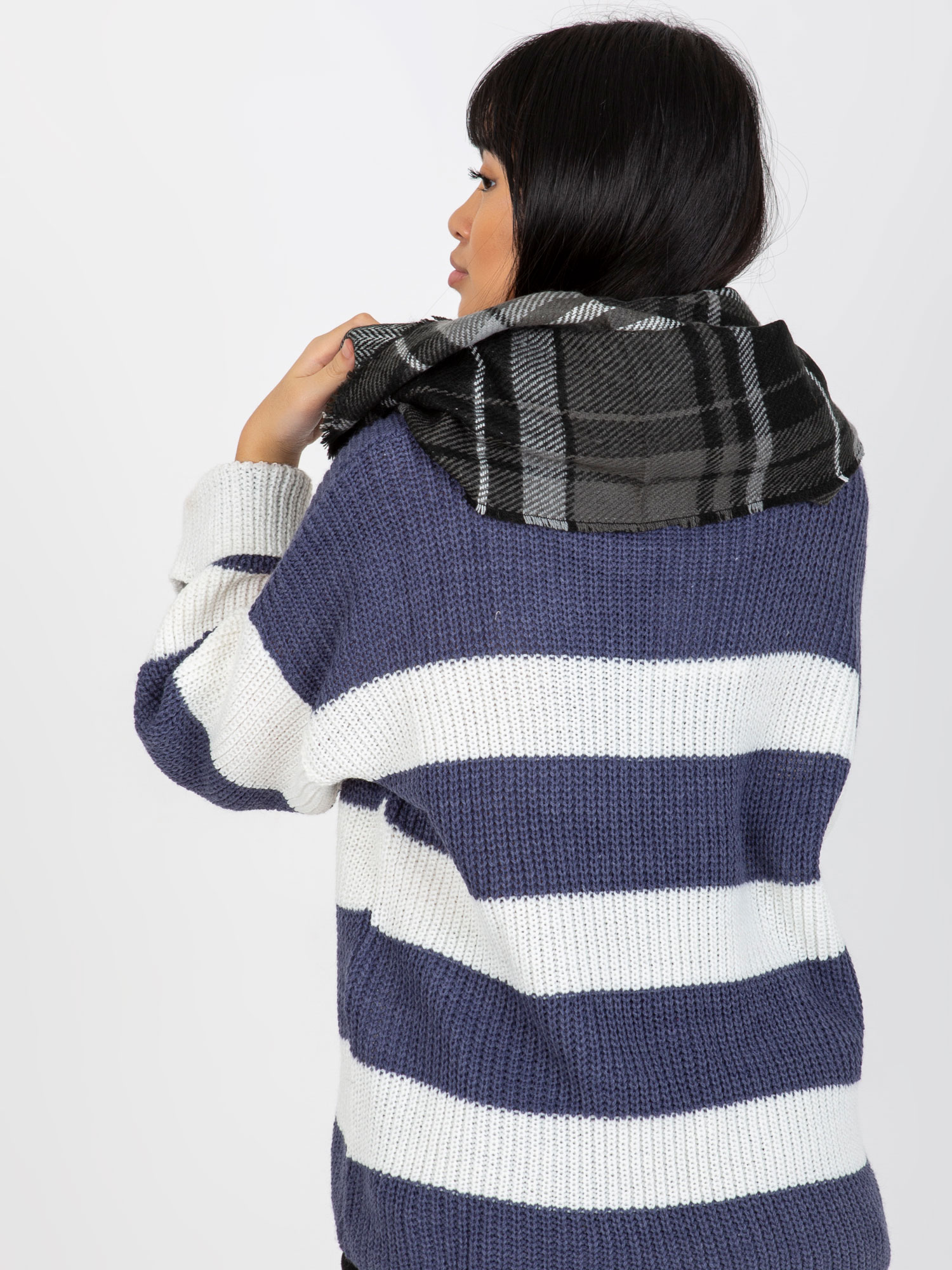 Snood-AT-KM-1402.20-black-white