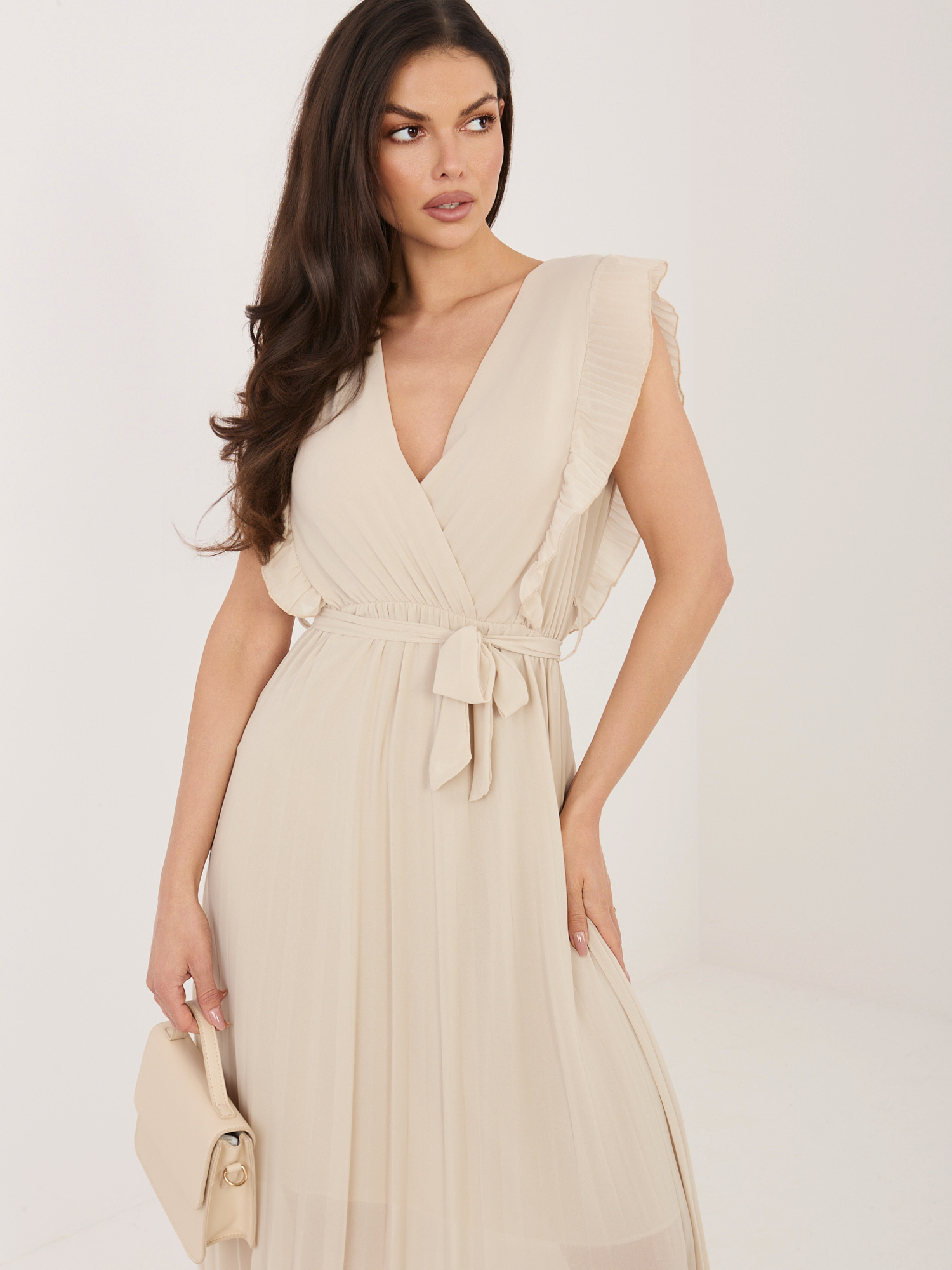 Бежова миди пола с плисирана долна част