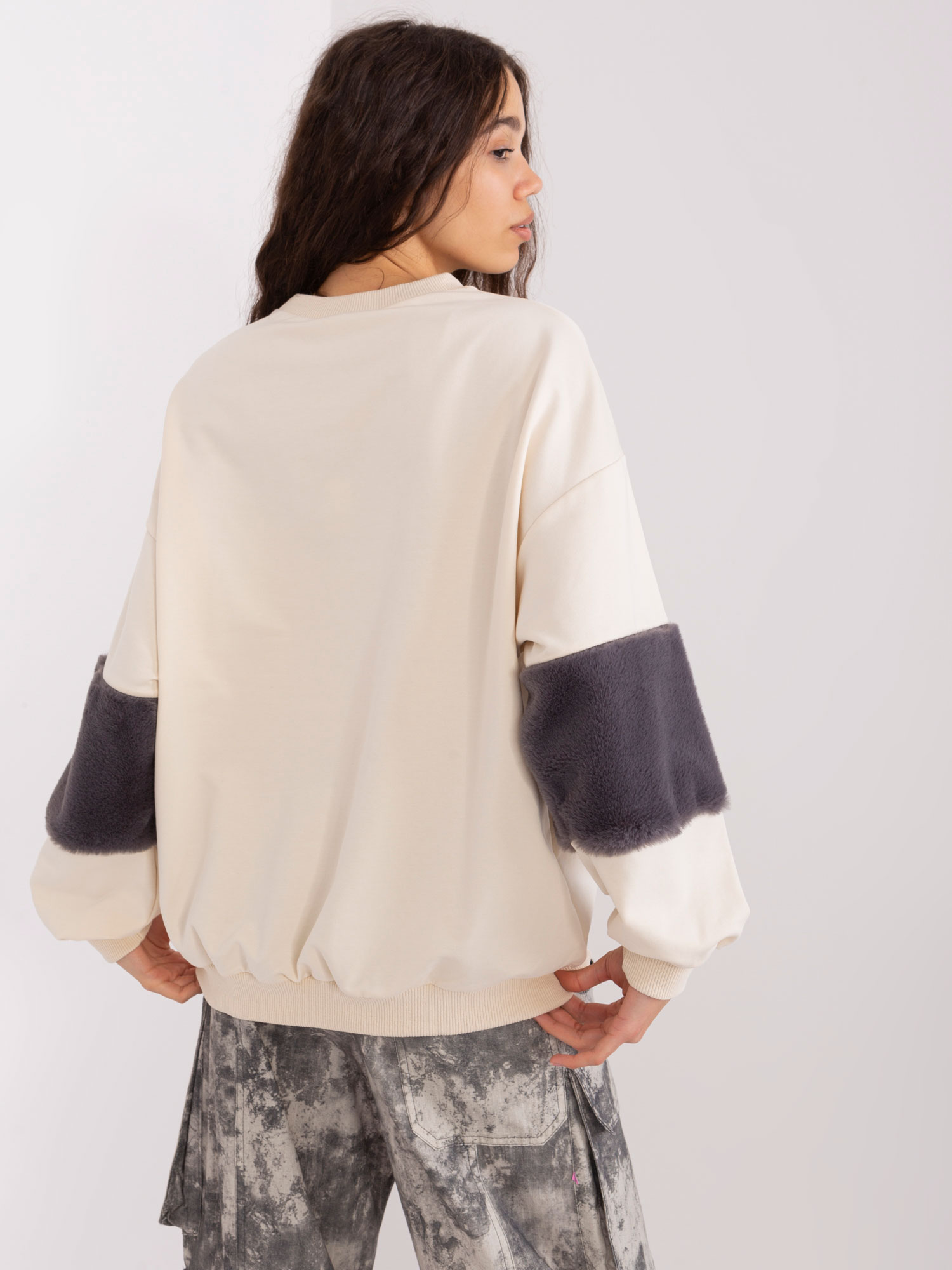 Sweatshirt-FA-BL-8903.26-light beige