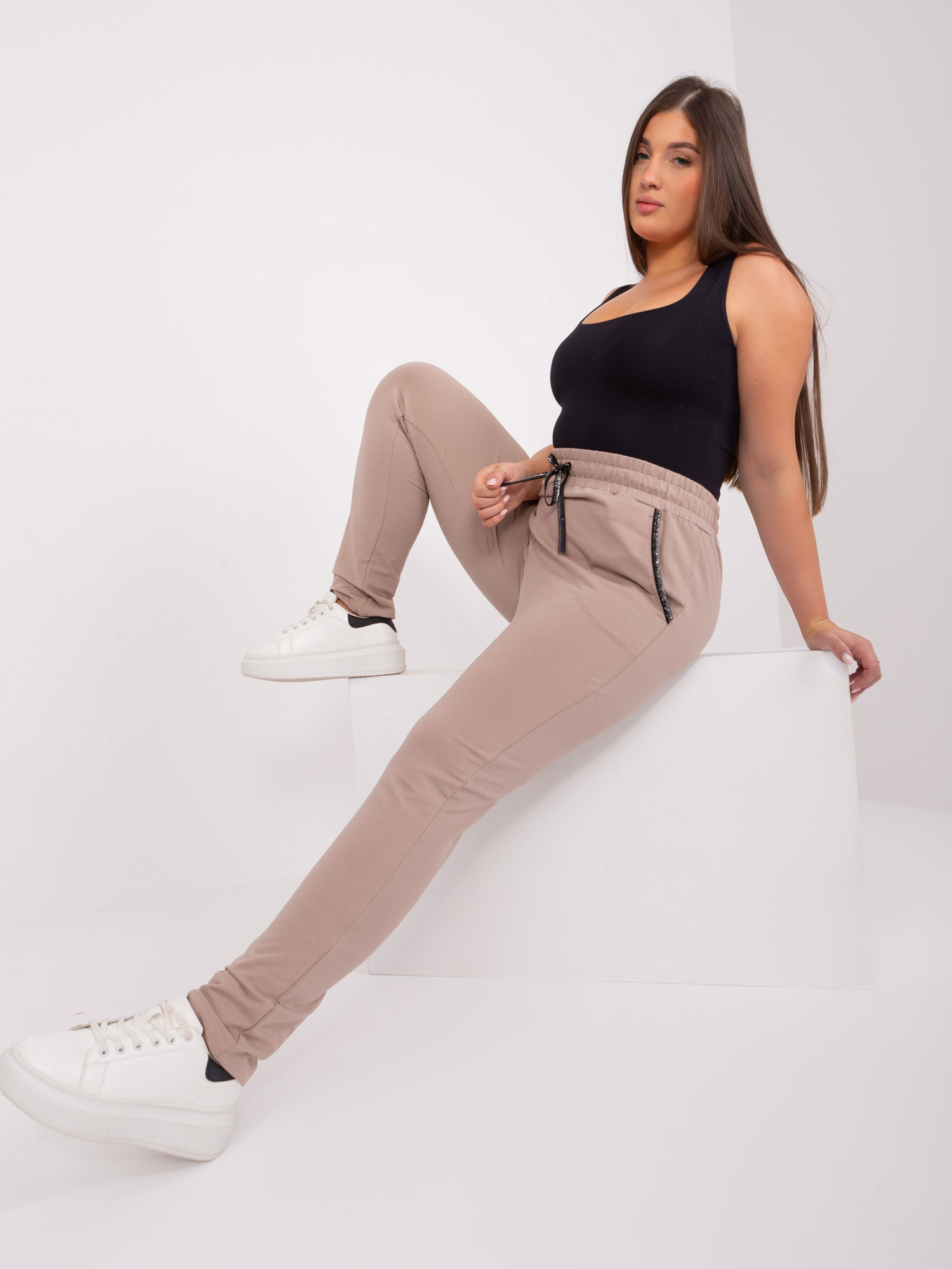 Sweatpants-RV-DR-4765.52-dark beige