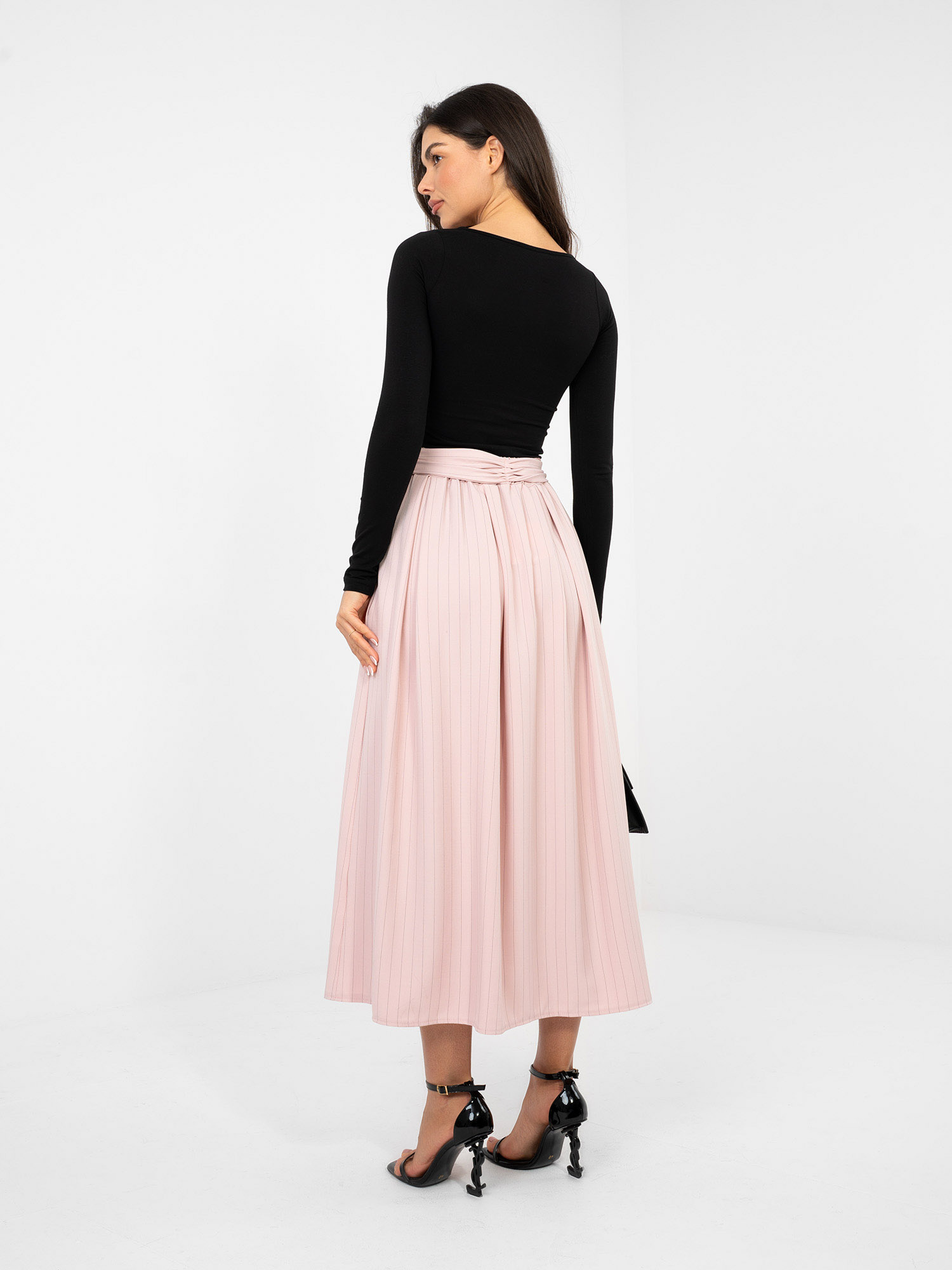 Светлорозова пола-калъф