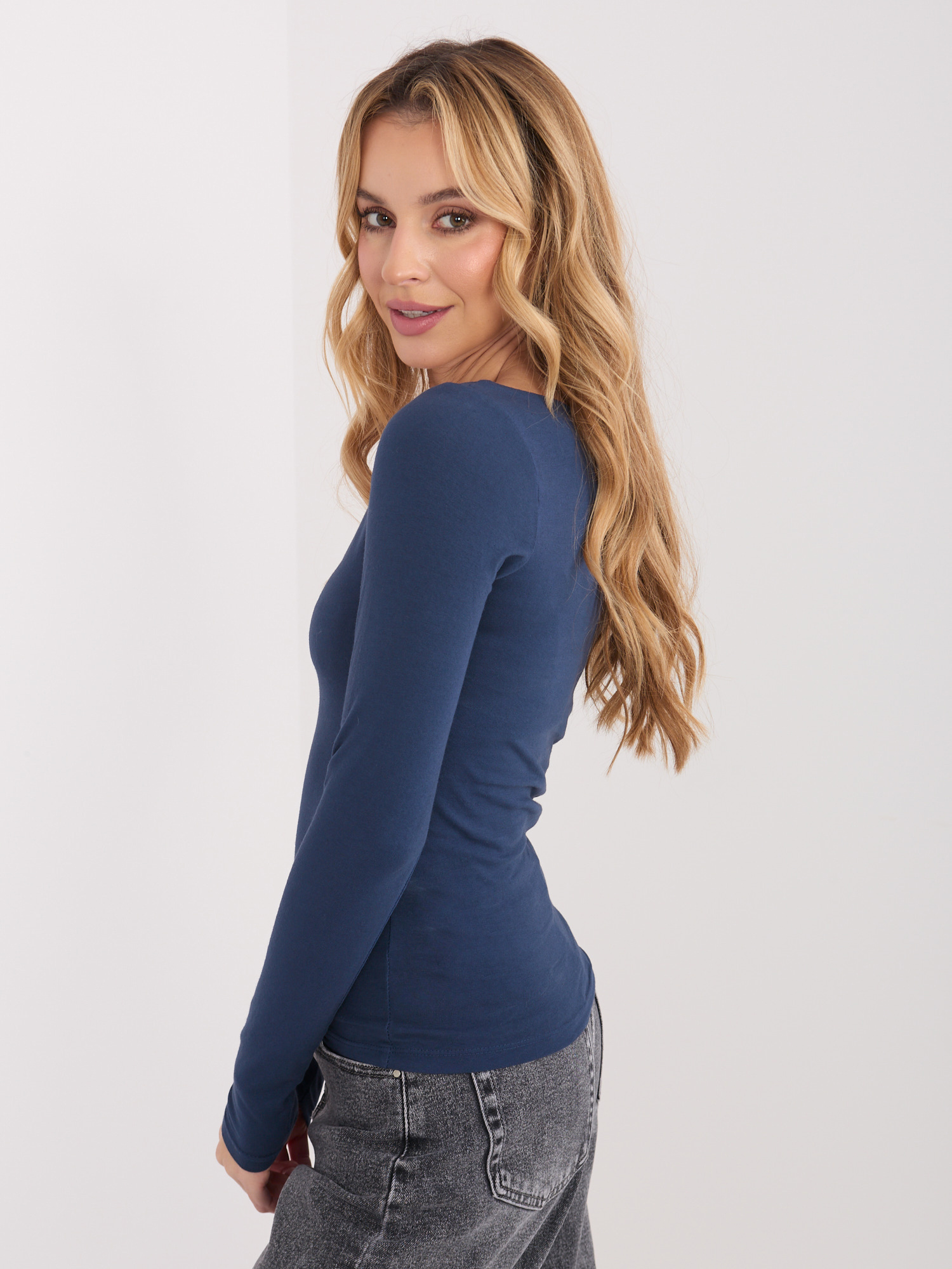 Дамска едноцветна блуза с дълъг ръкав