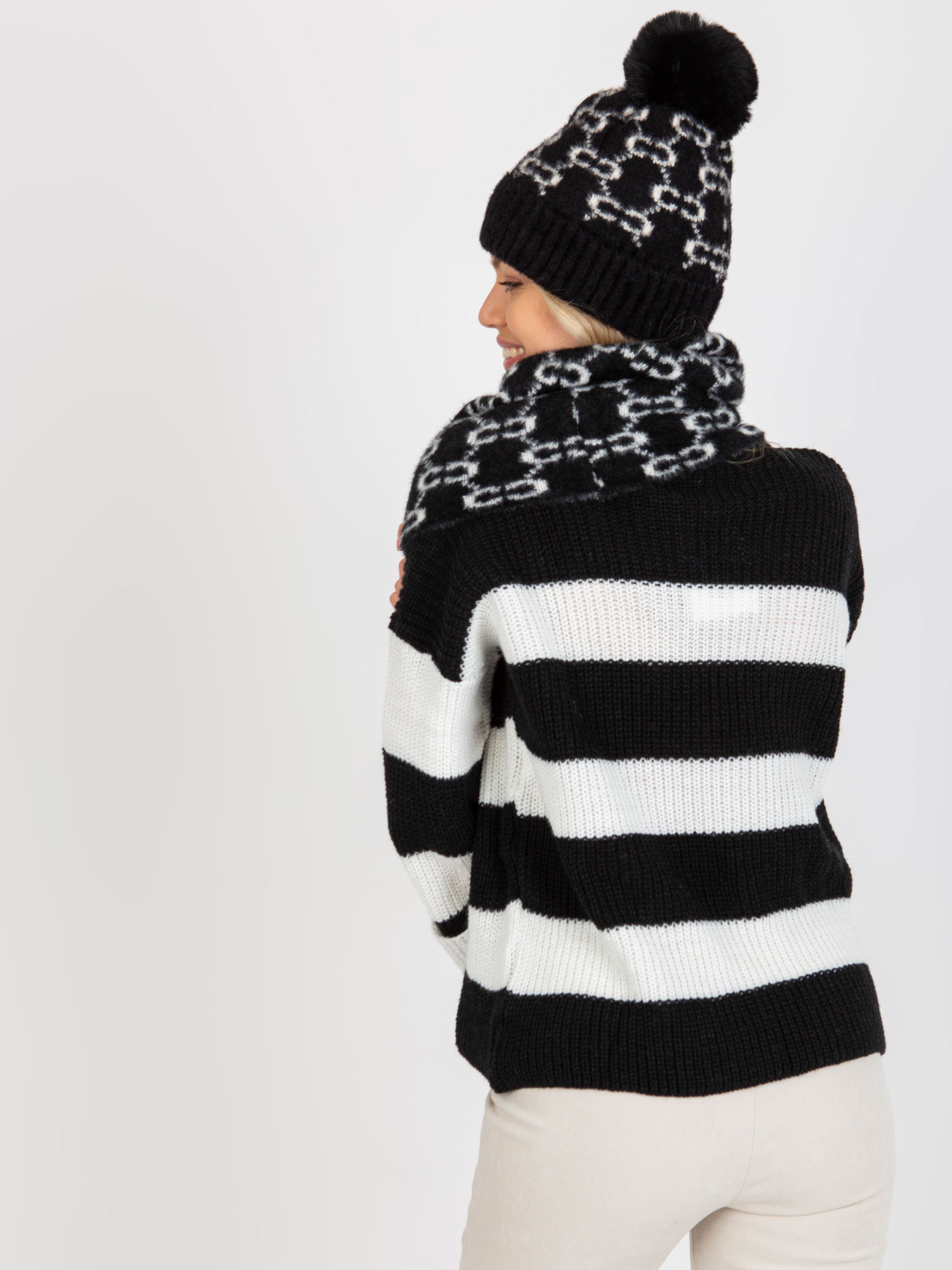 Scarf-AT-KM-CM-333.33P-white-black