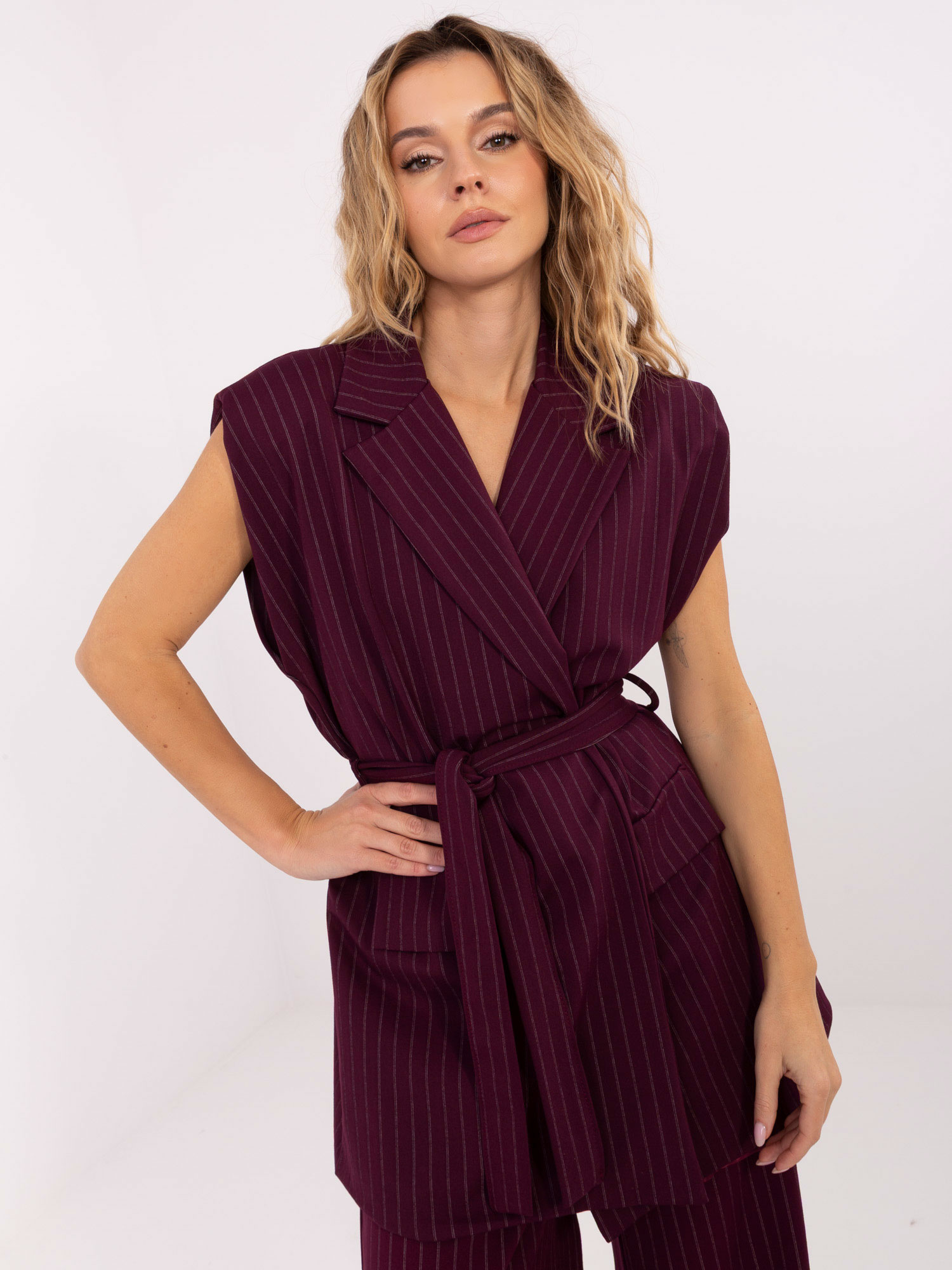 Bordový dámský komplet s vestou