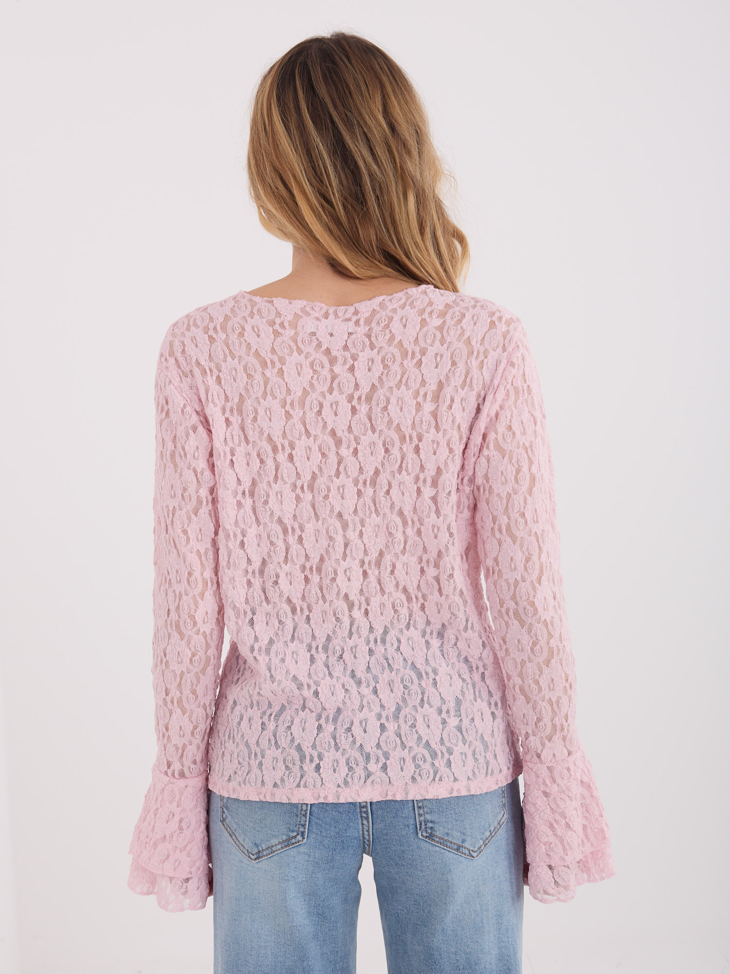 Розова дантелена блуза с волани на ръкави