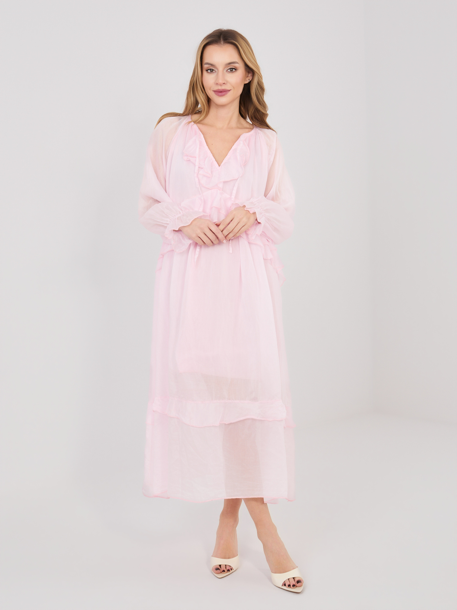 Светлорозова рокля с волани