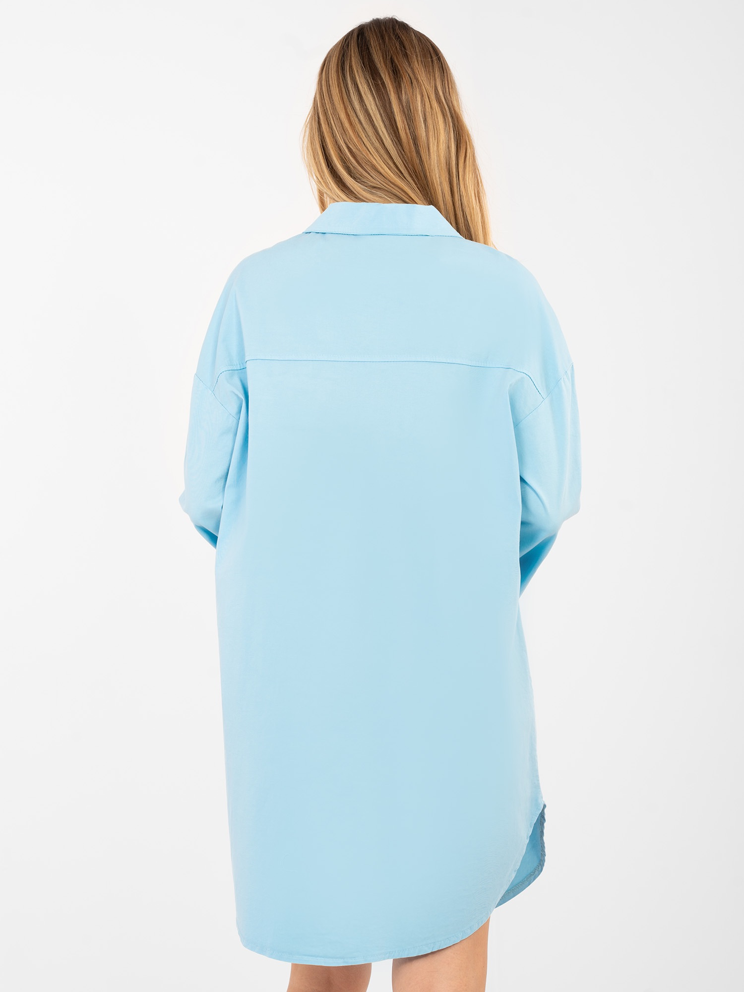 Světle modré košilové šaty