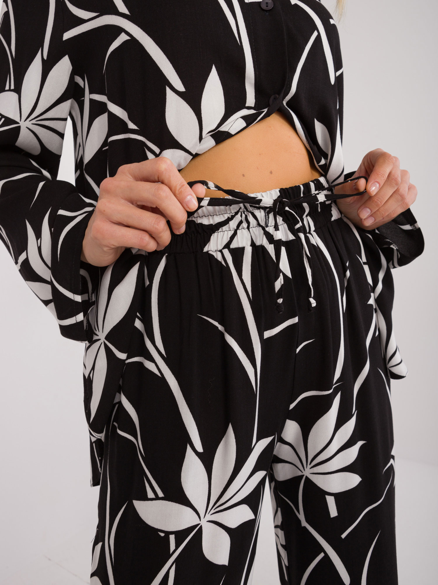 Set-LK-KMPL-509644.13X-black-white