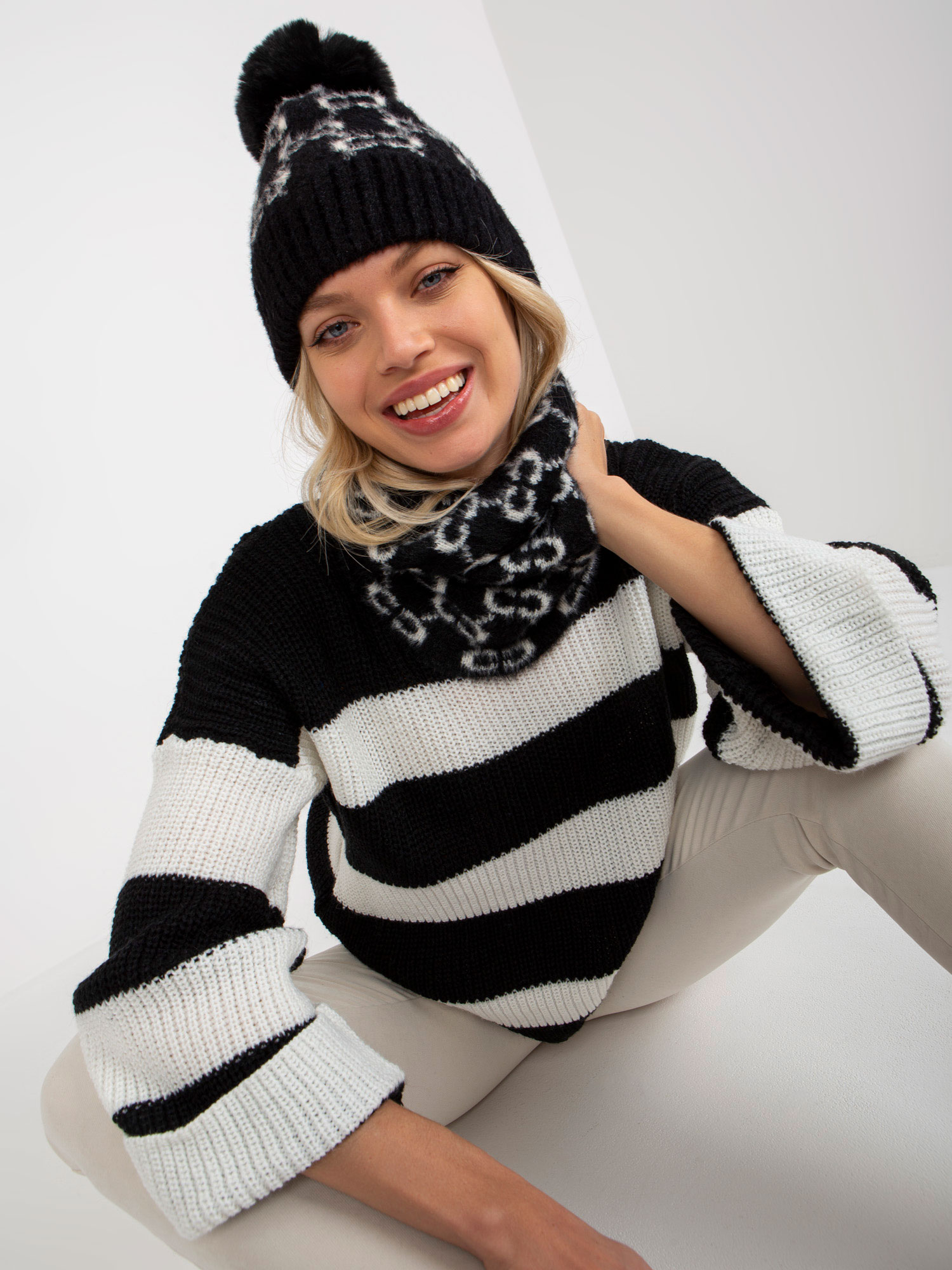 Scarf-AT-KM-CM-333.33P-white-black