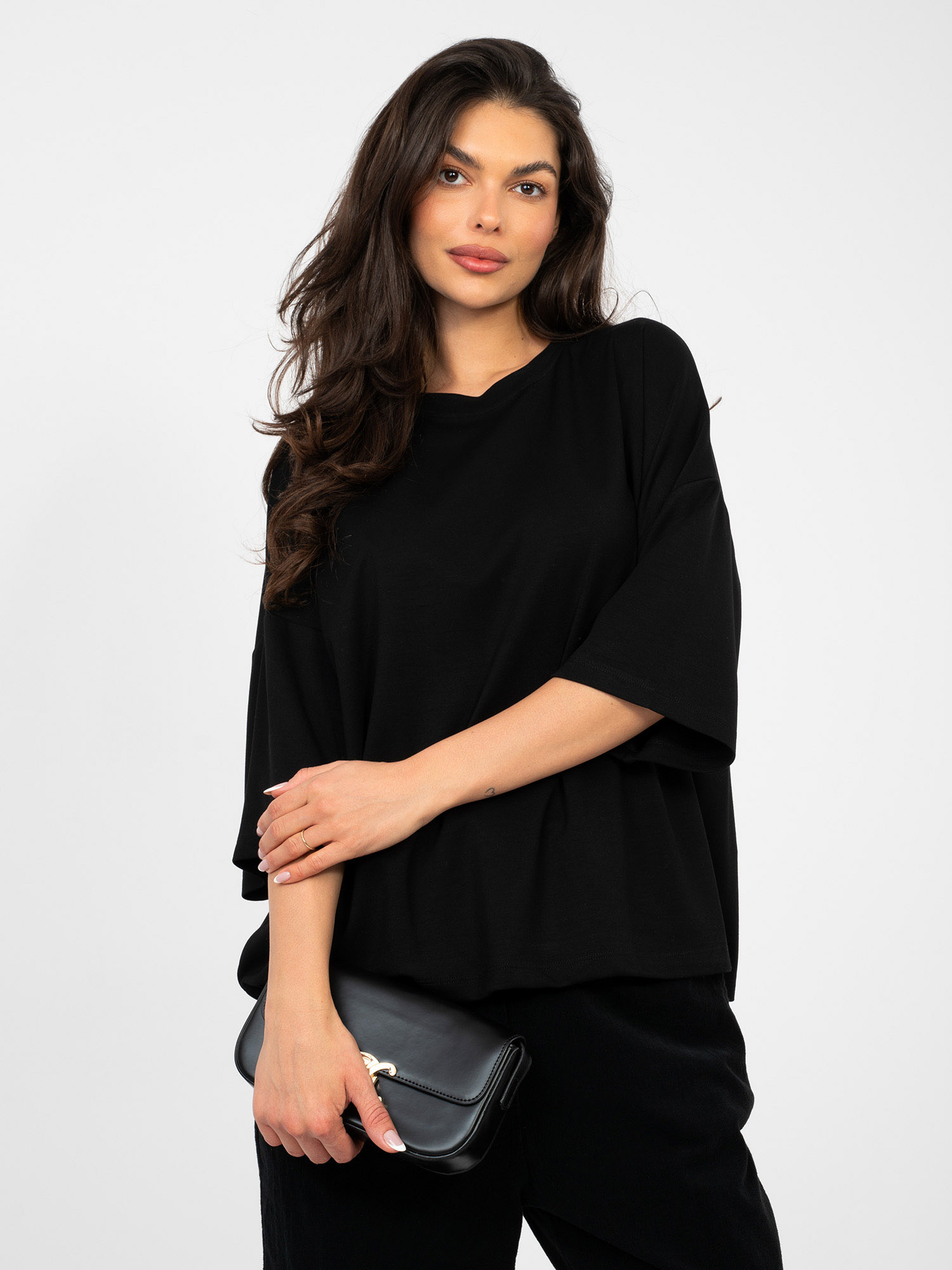 Černá halenka s kulatým výstřihem