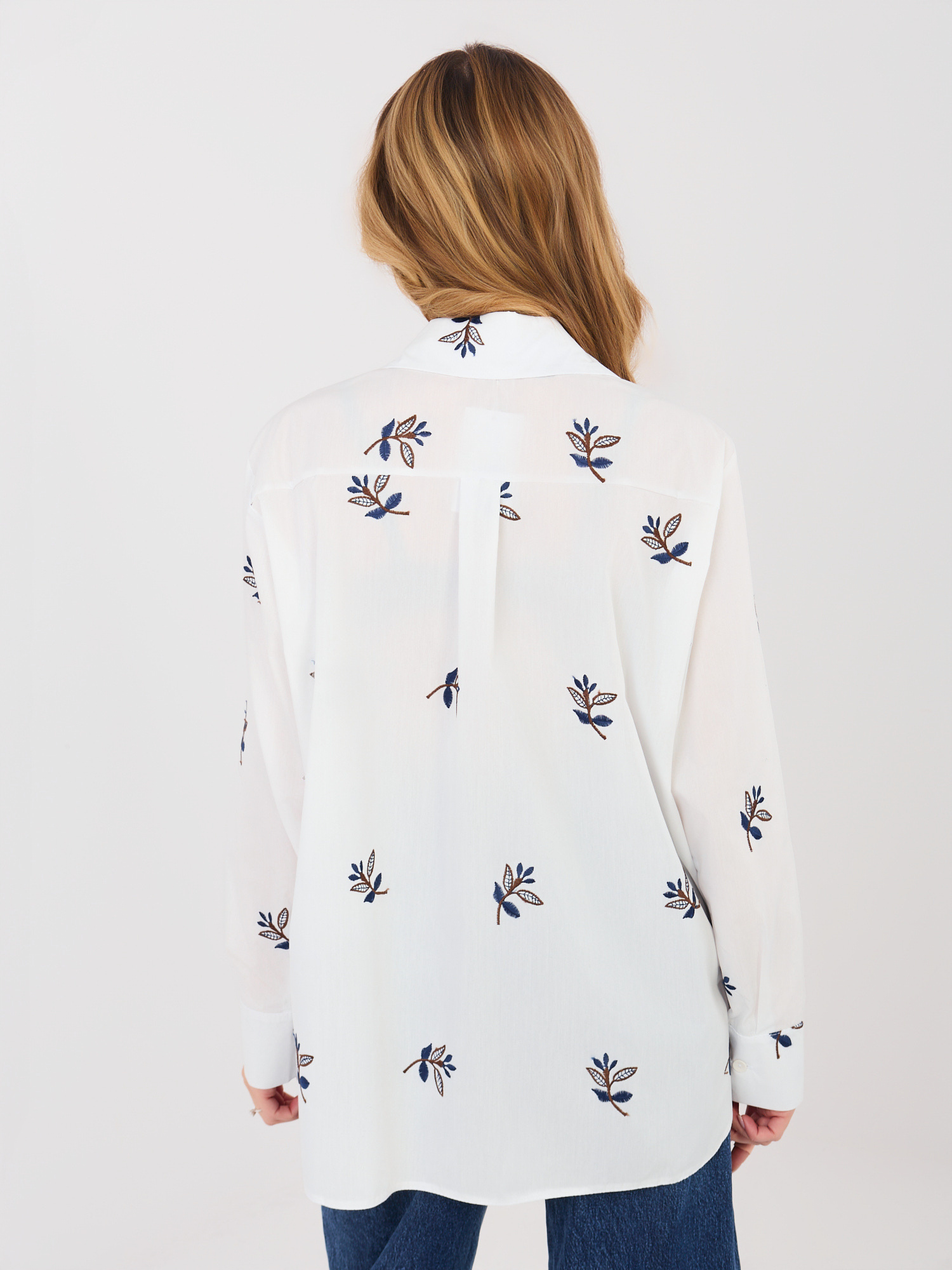 Bílá vzorovaná košile