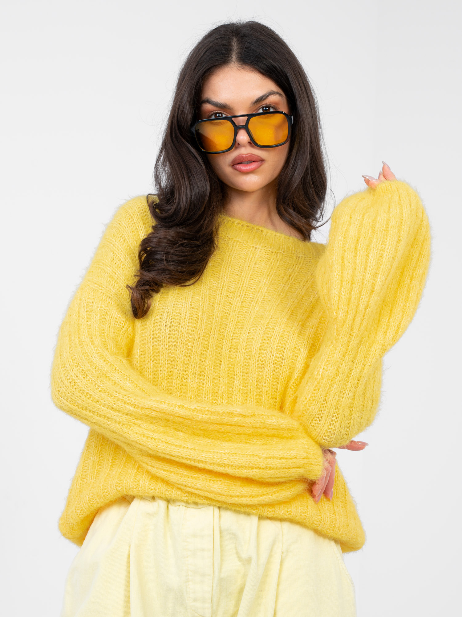 Žlutý dámský oversize svetr