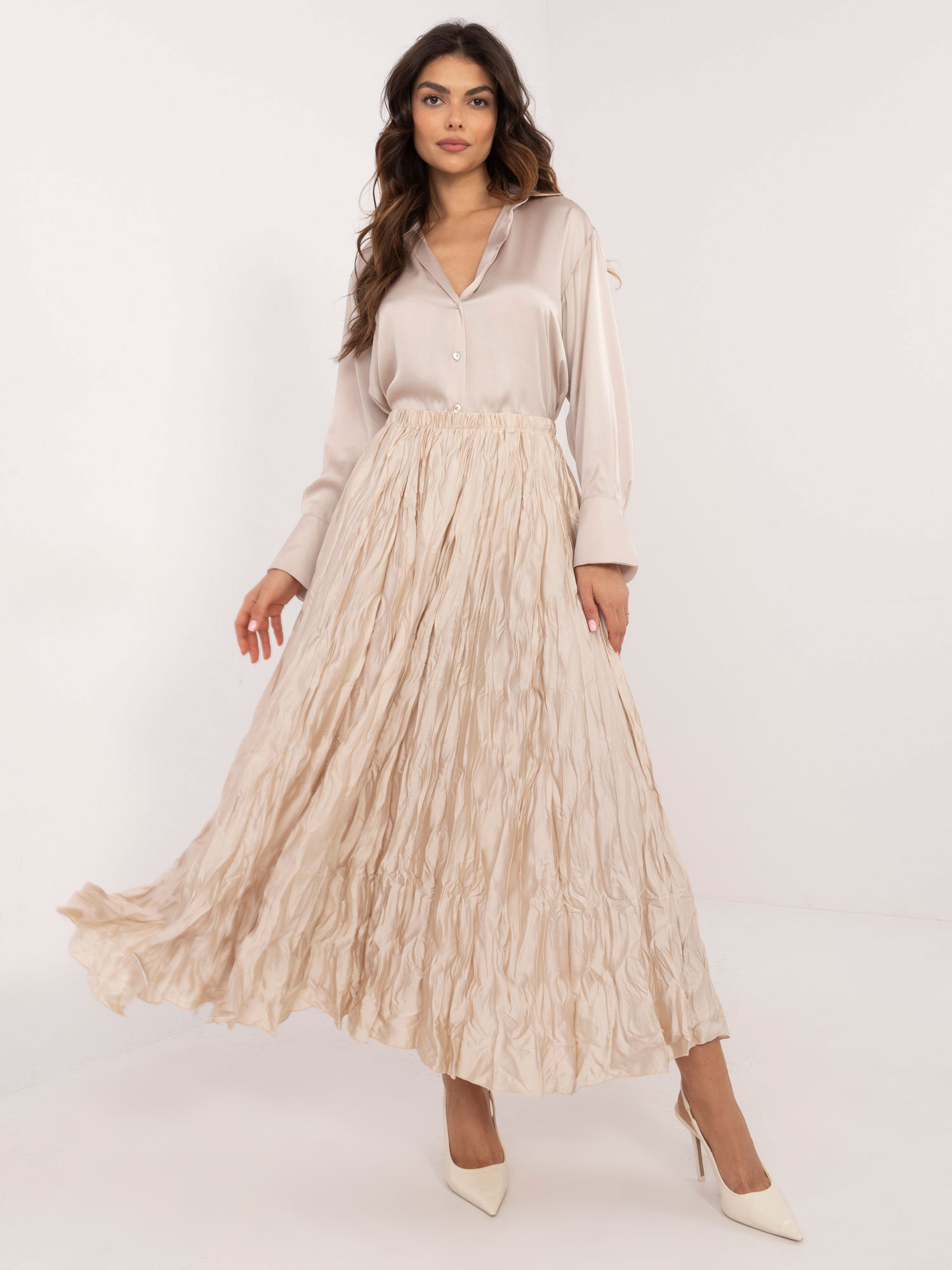 Beige crinkle skirt with elastic waistband