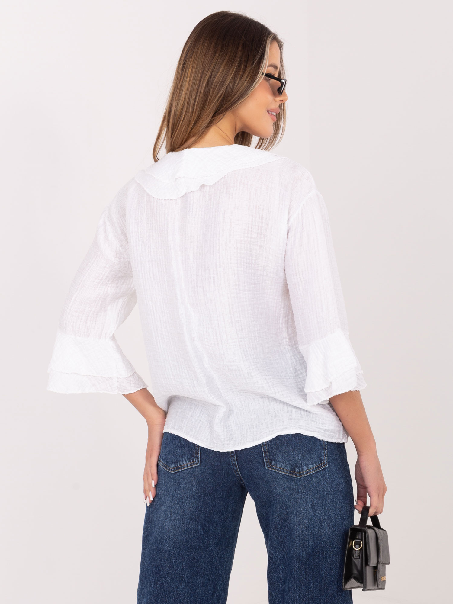 Бяла дамска риза