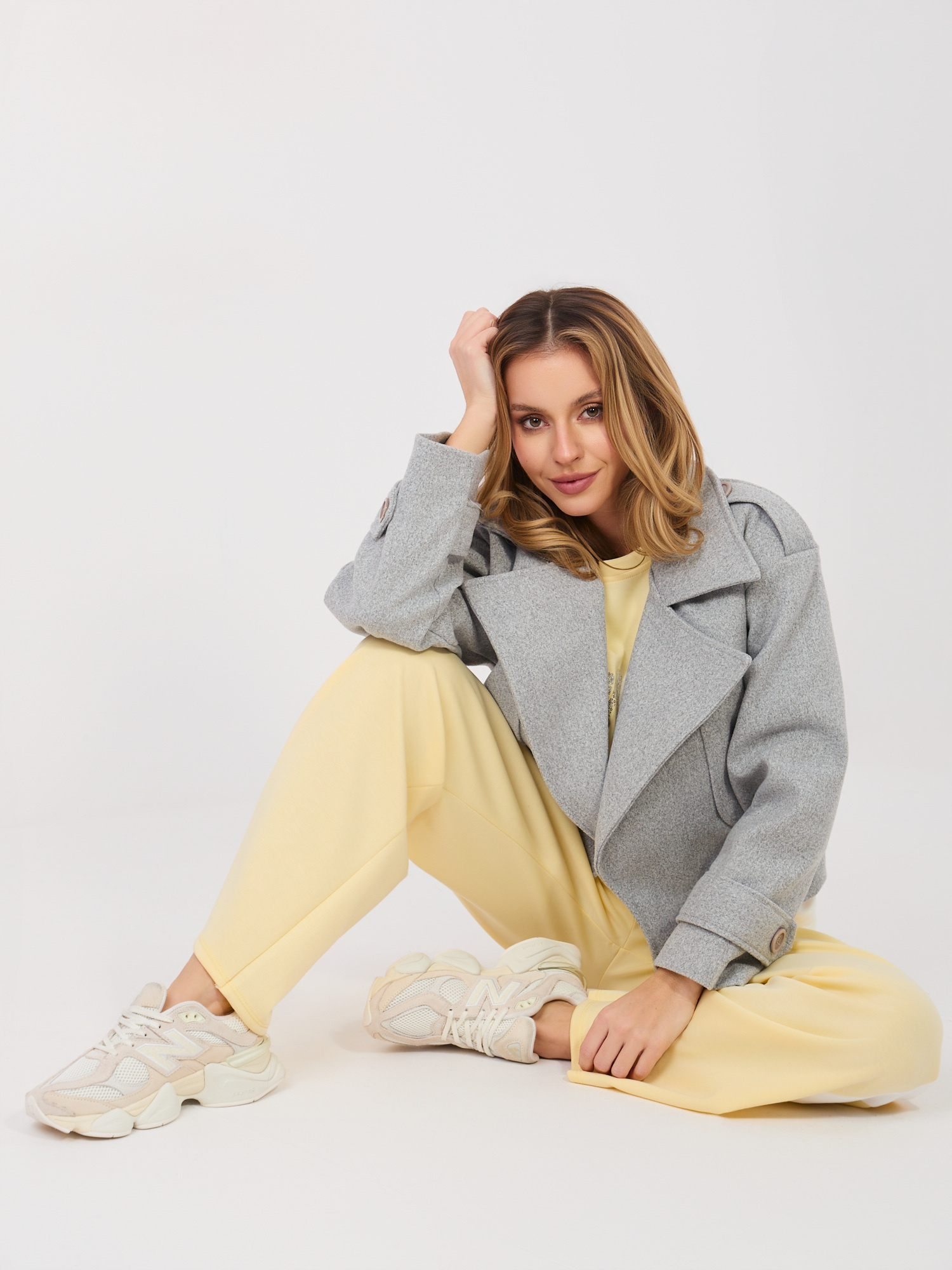 Дамски анцуг в светло жълто