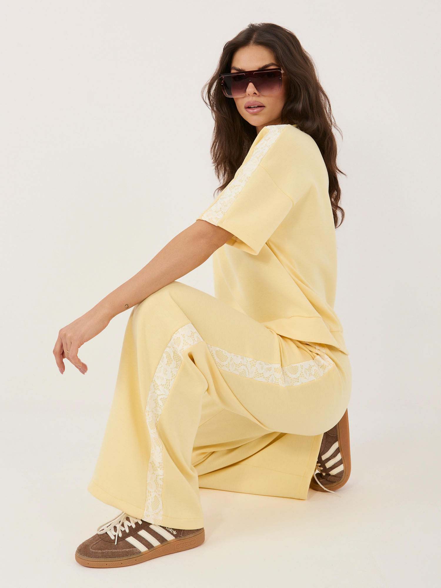 Světle žluté dresové kalhoty