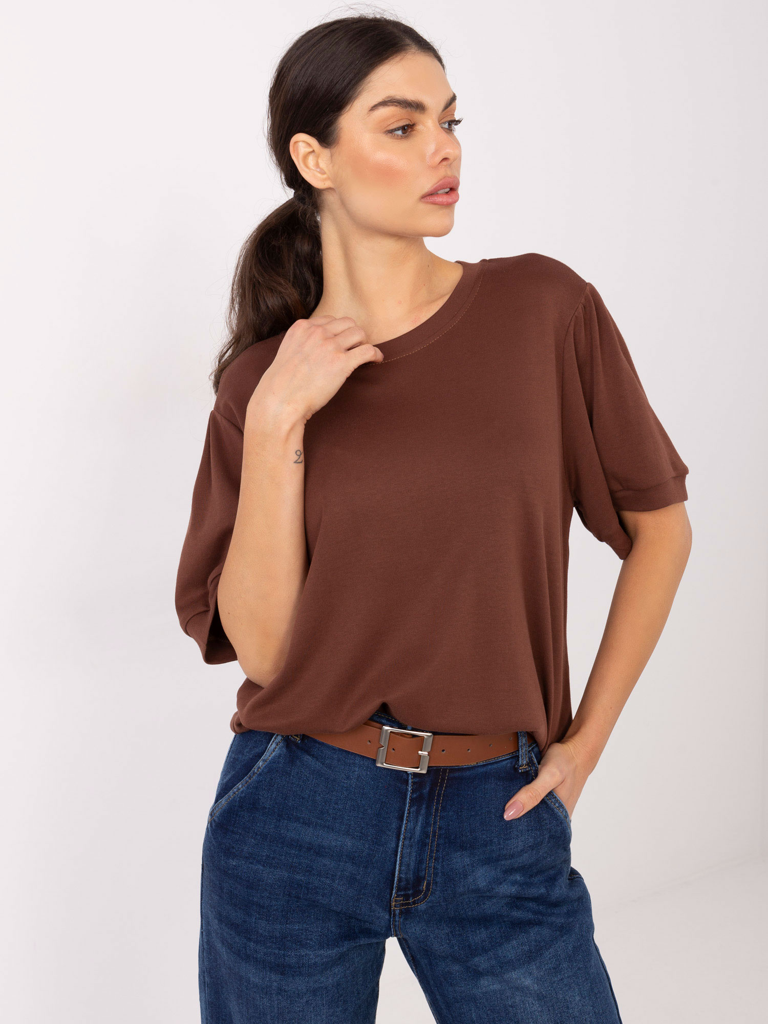 Hnědá halenka s krátkým rukávem