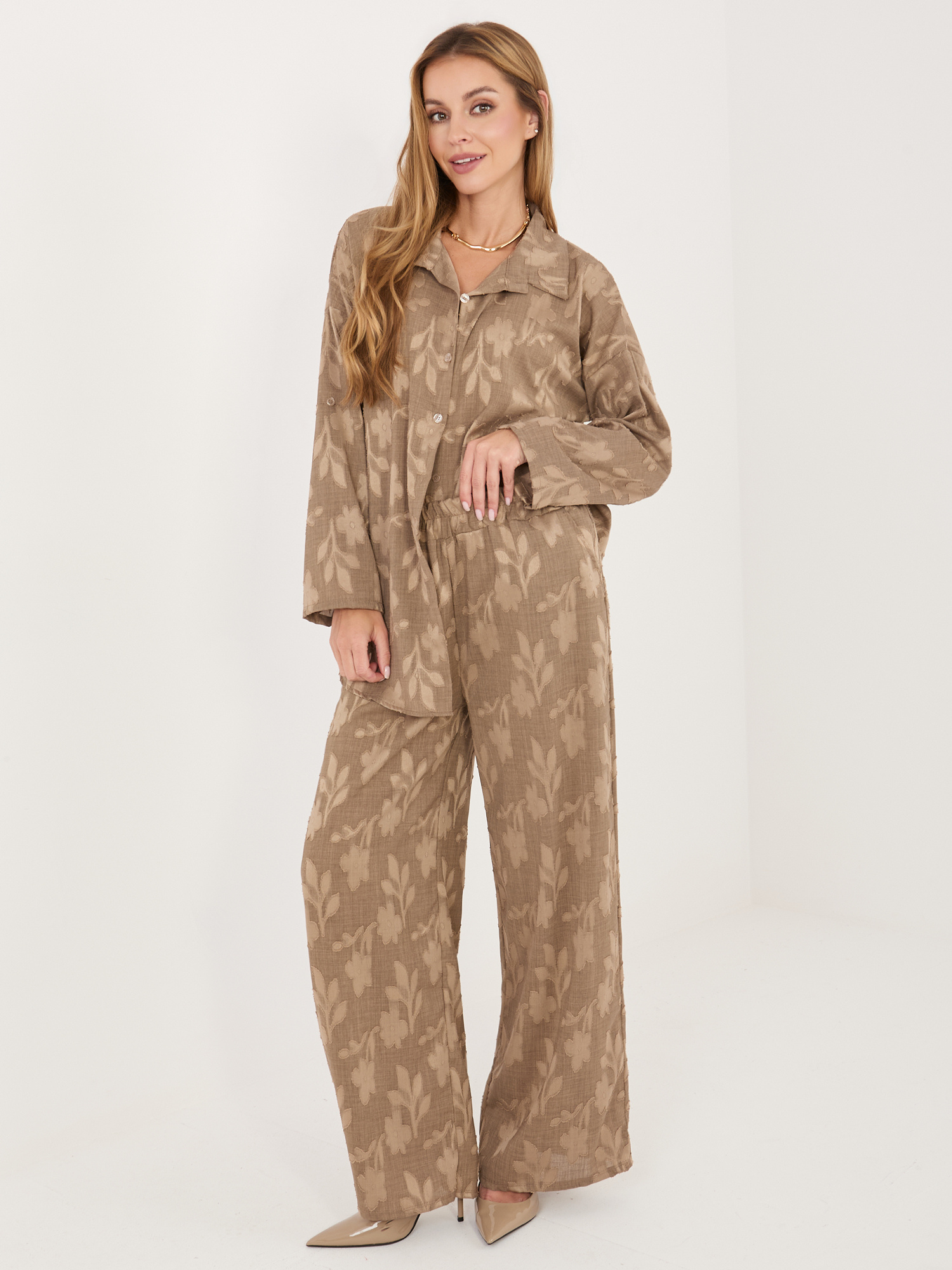 Комплект риза и панталон в тъмнобежово