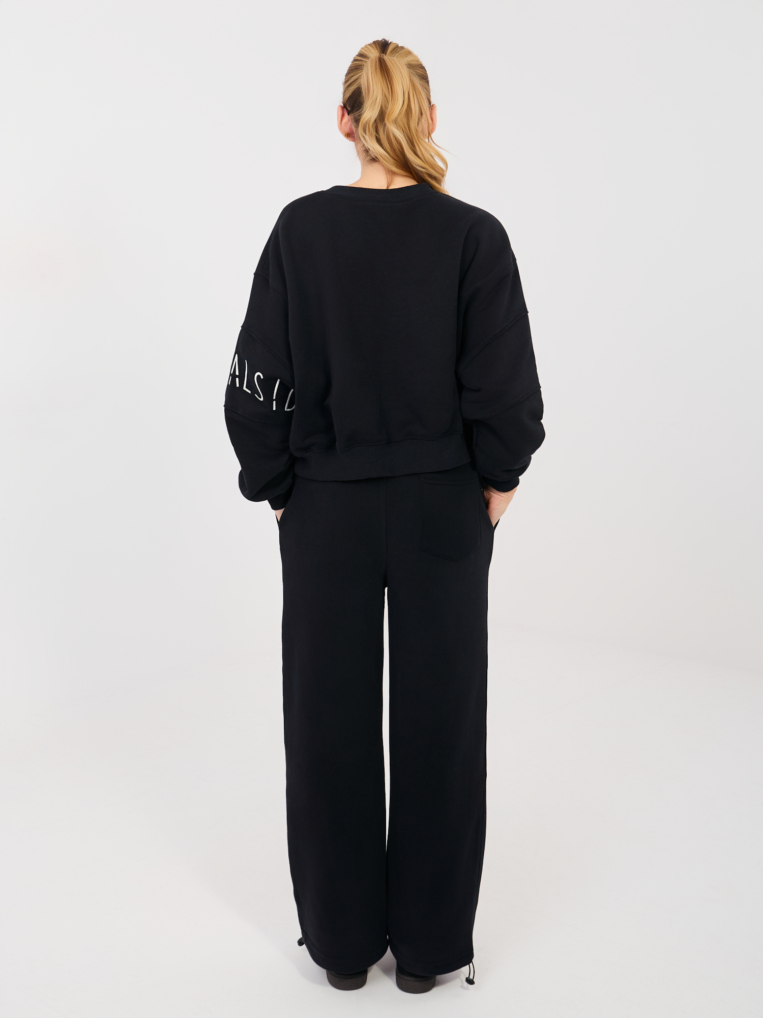 Černé teplákové kalhoty