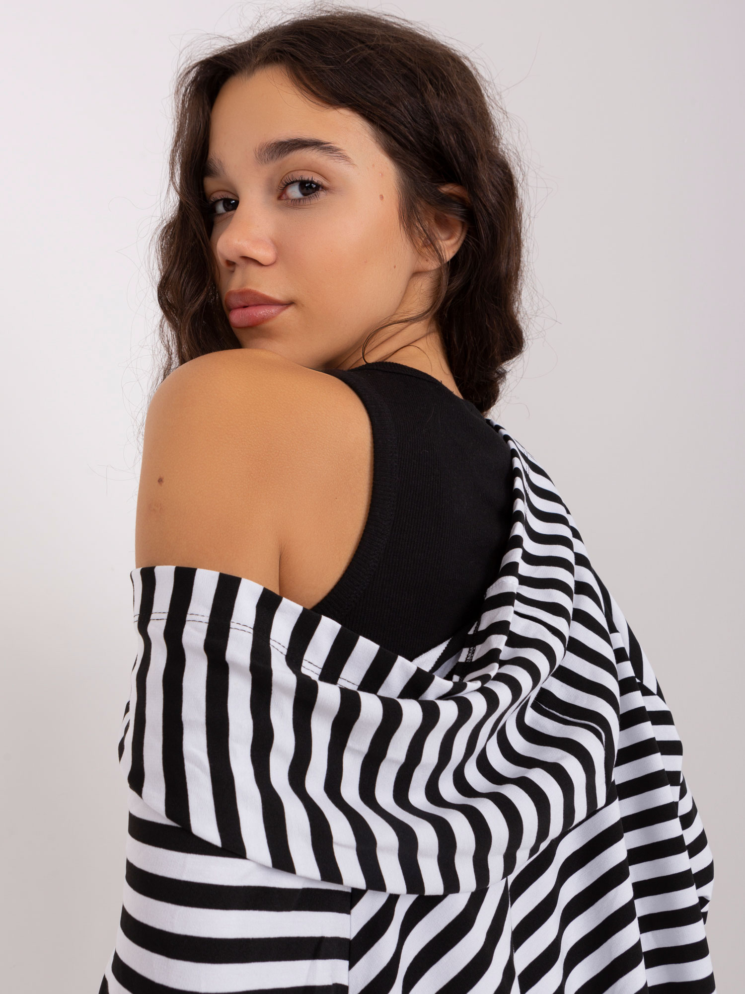 Set-EM-KMPL-828.14-black-white