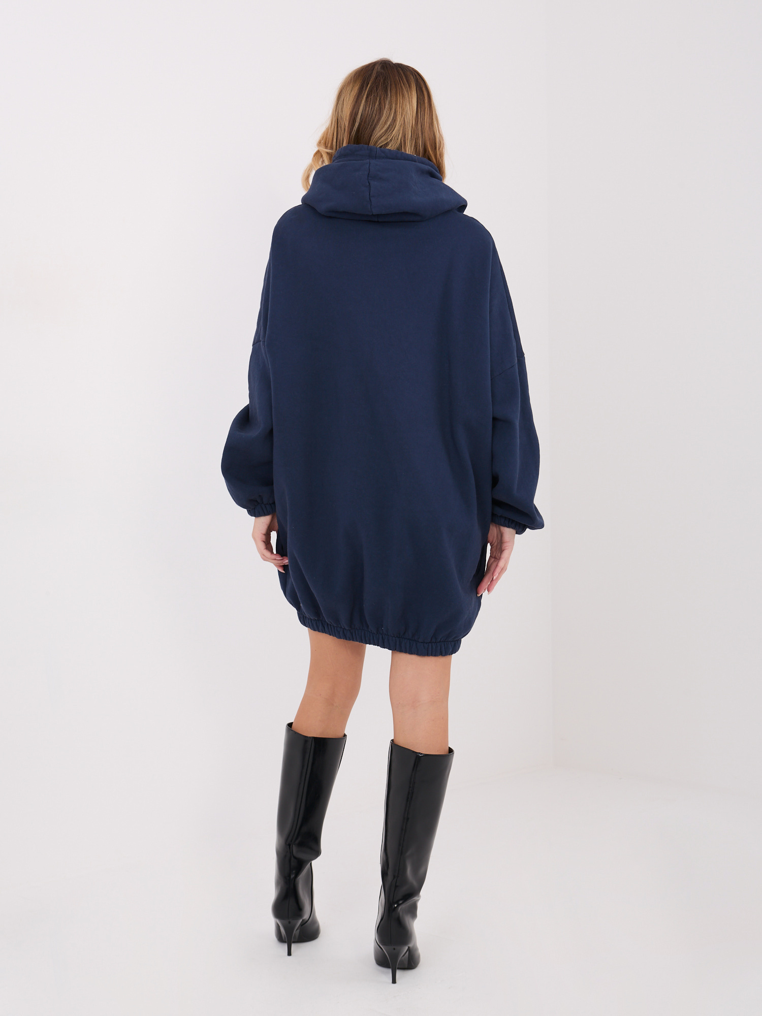 Mikinové šaty v tmavě modré barvě