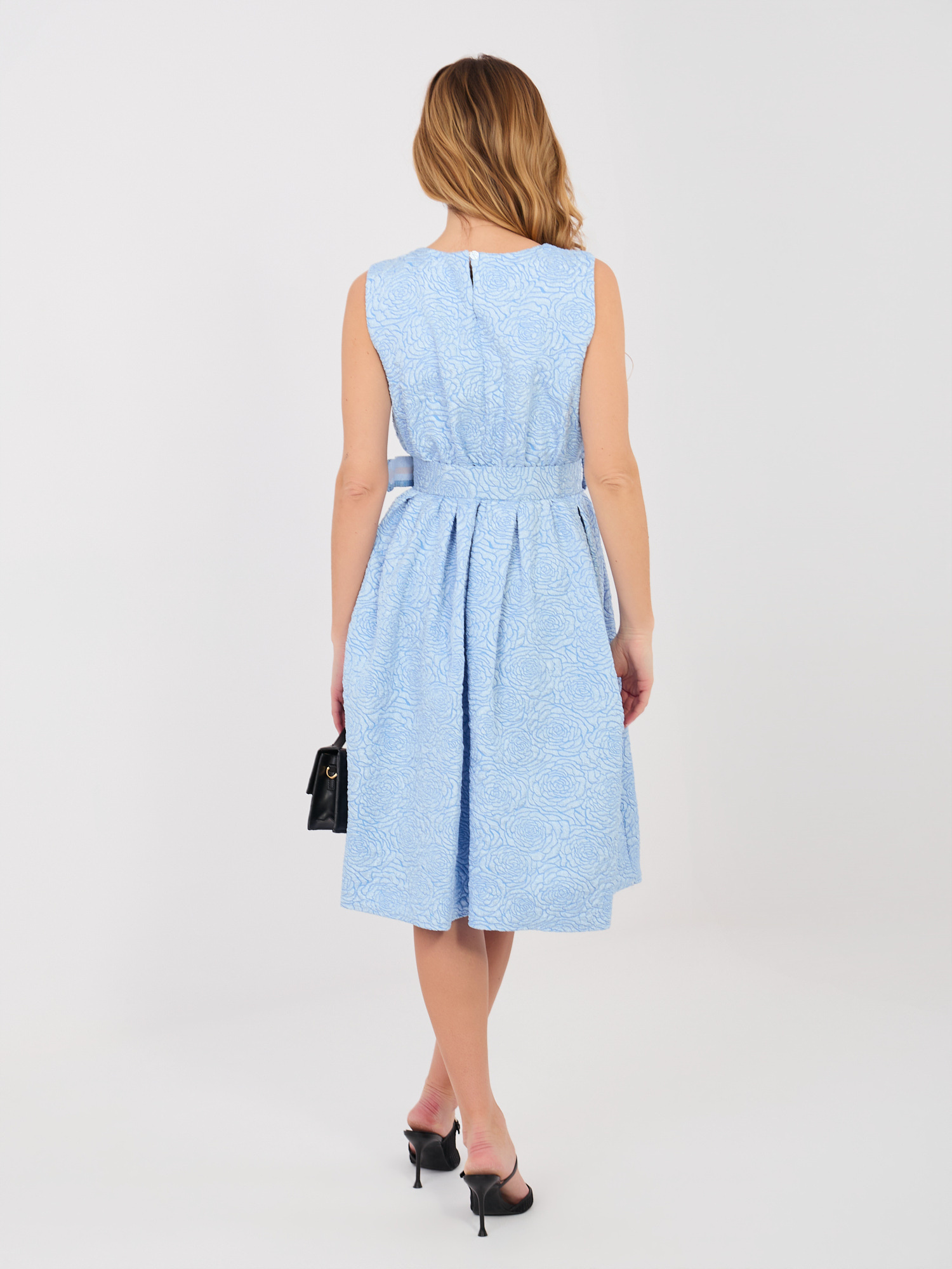 Pastelová modrá žakárová šaty s pasem
