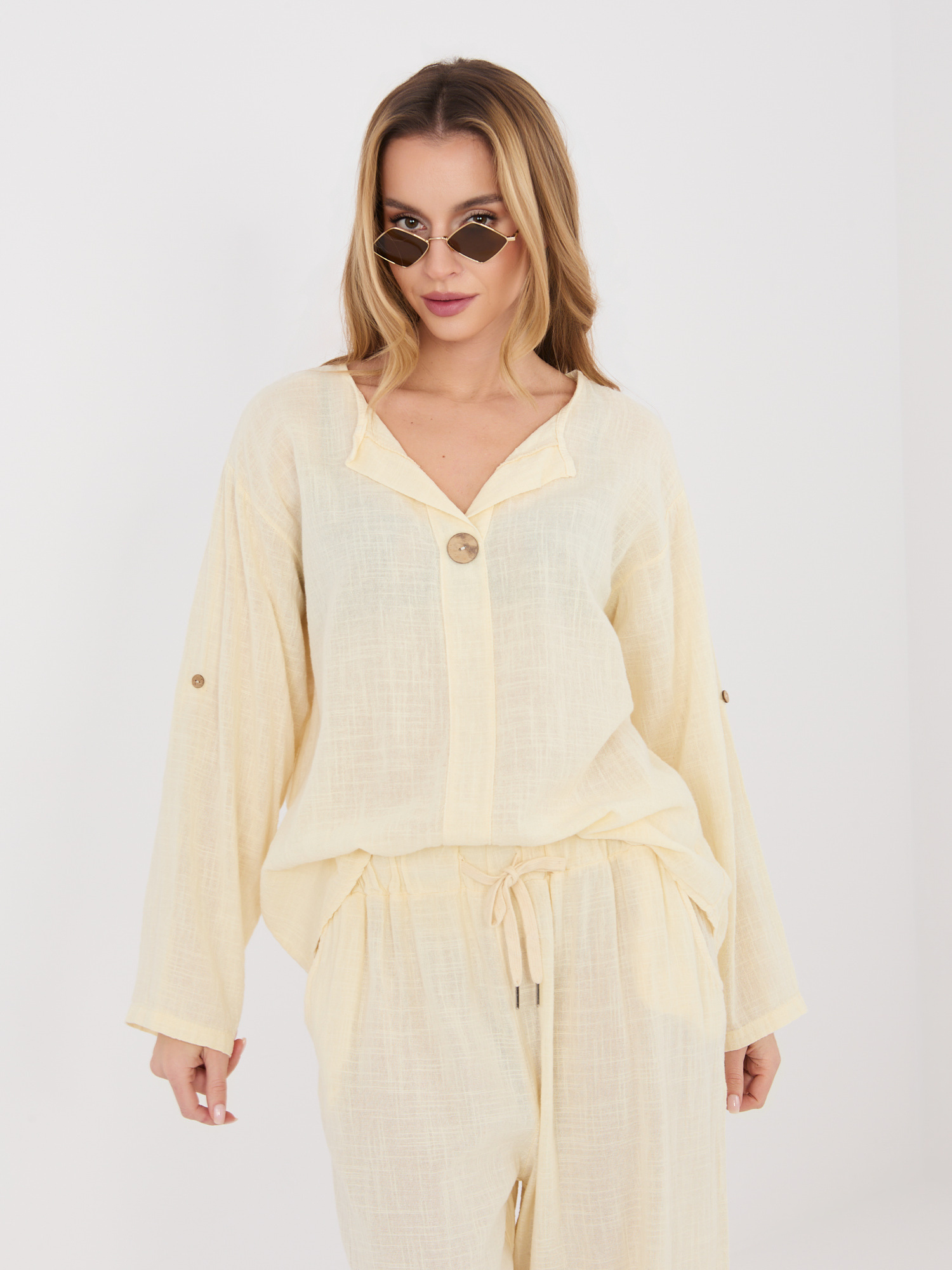 Светложълта блуза