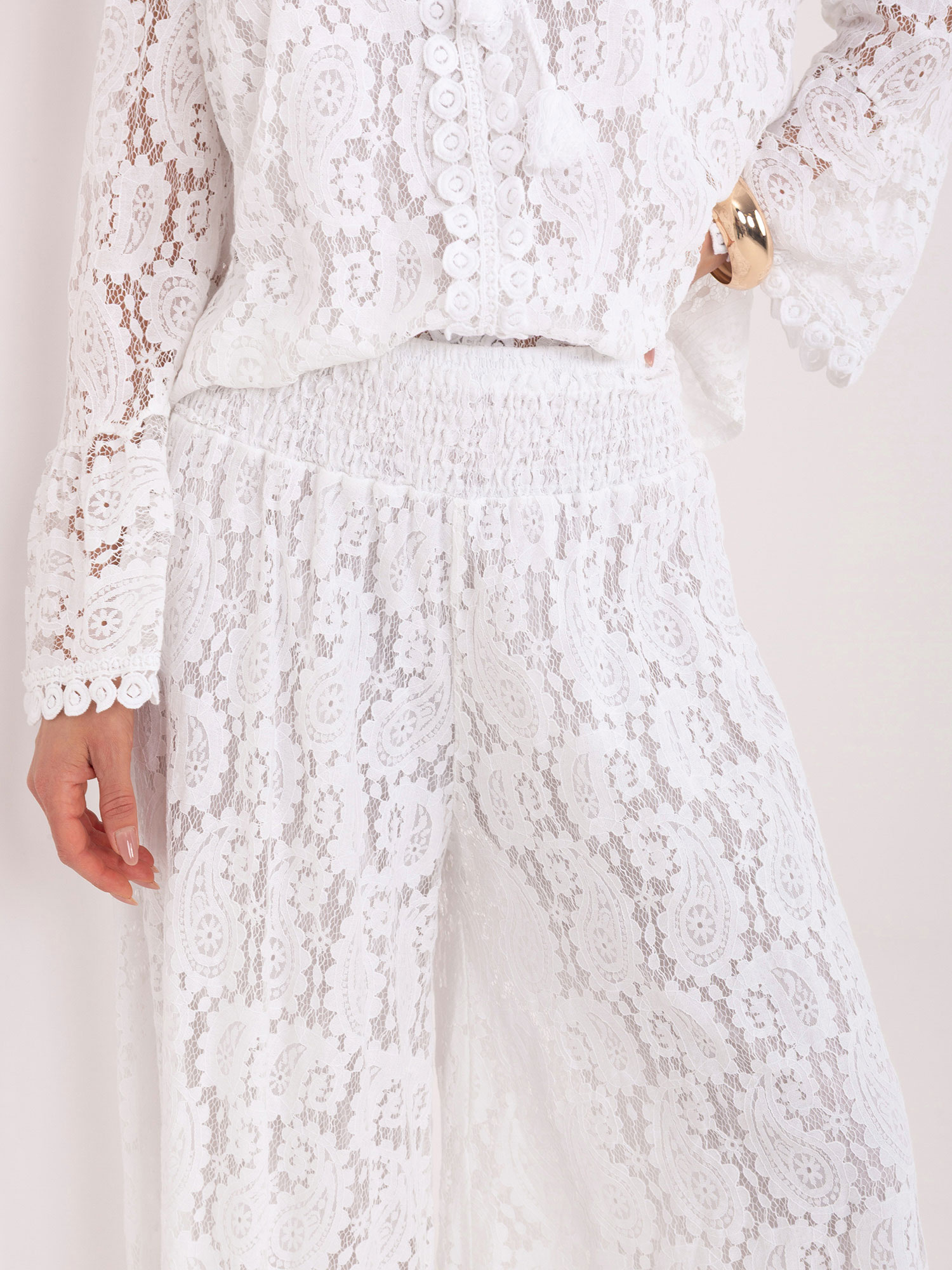 Бели дантелени панталони палацо