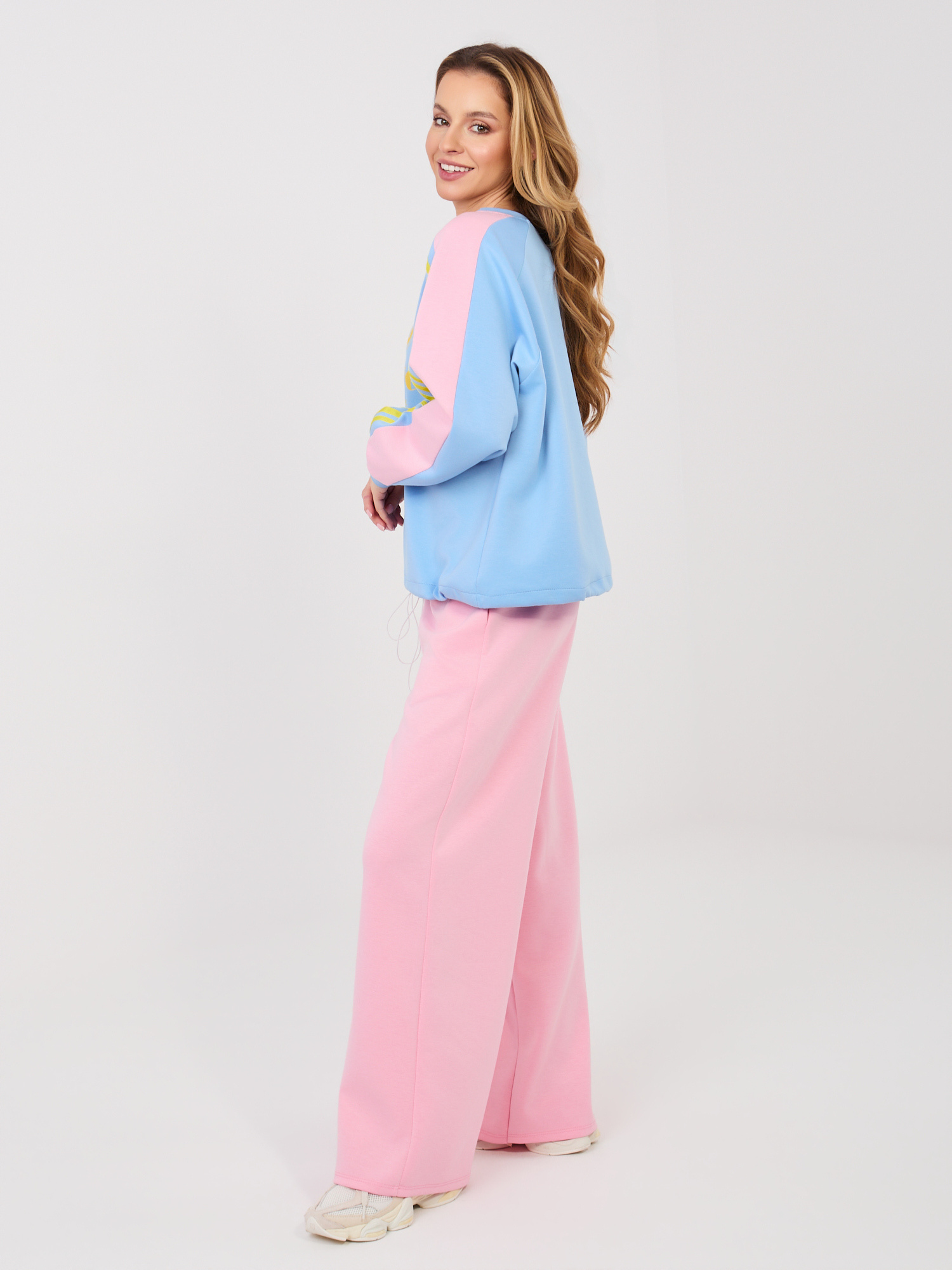 Růžovo-modrý dresový komplet s nápisem