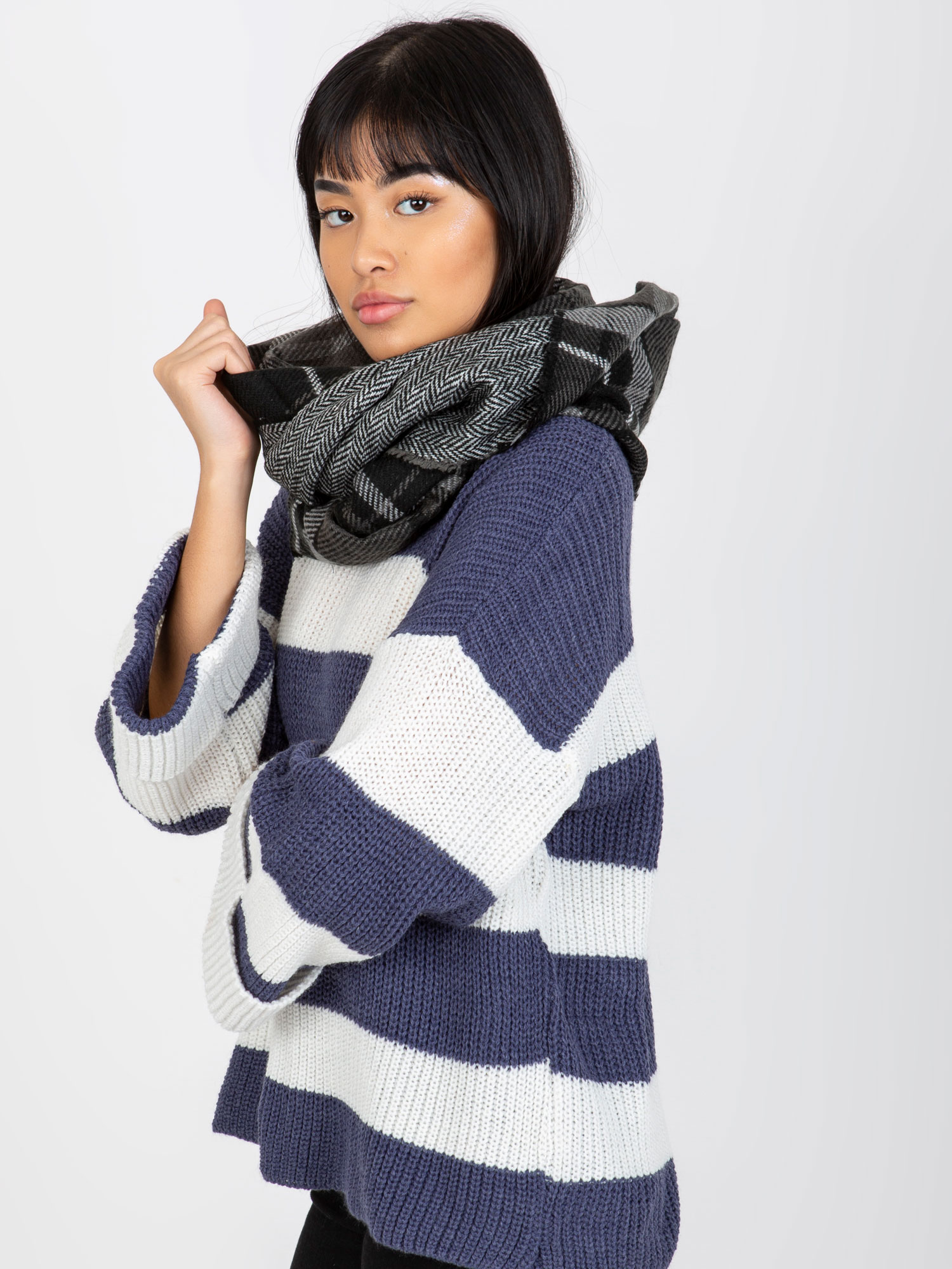Snood-AT-KM-1402.20-black-white