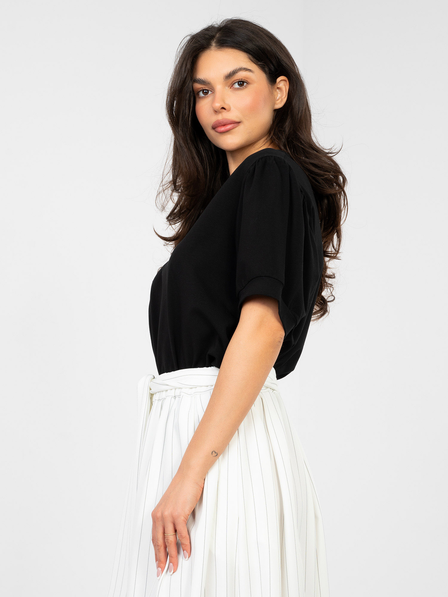 Černá halenka s nadýchanými rukávy