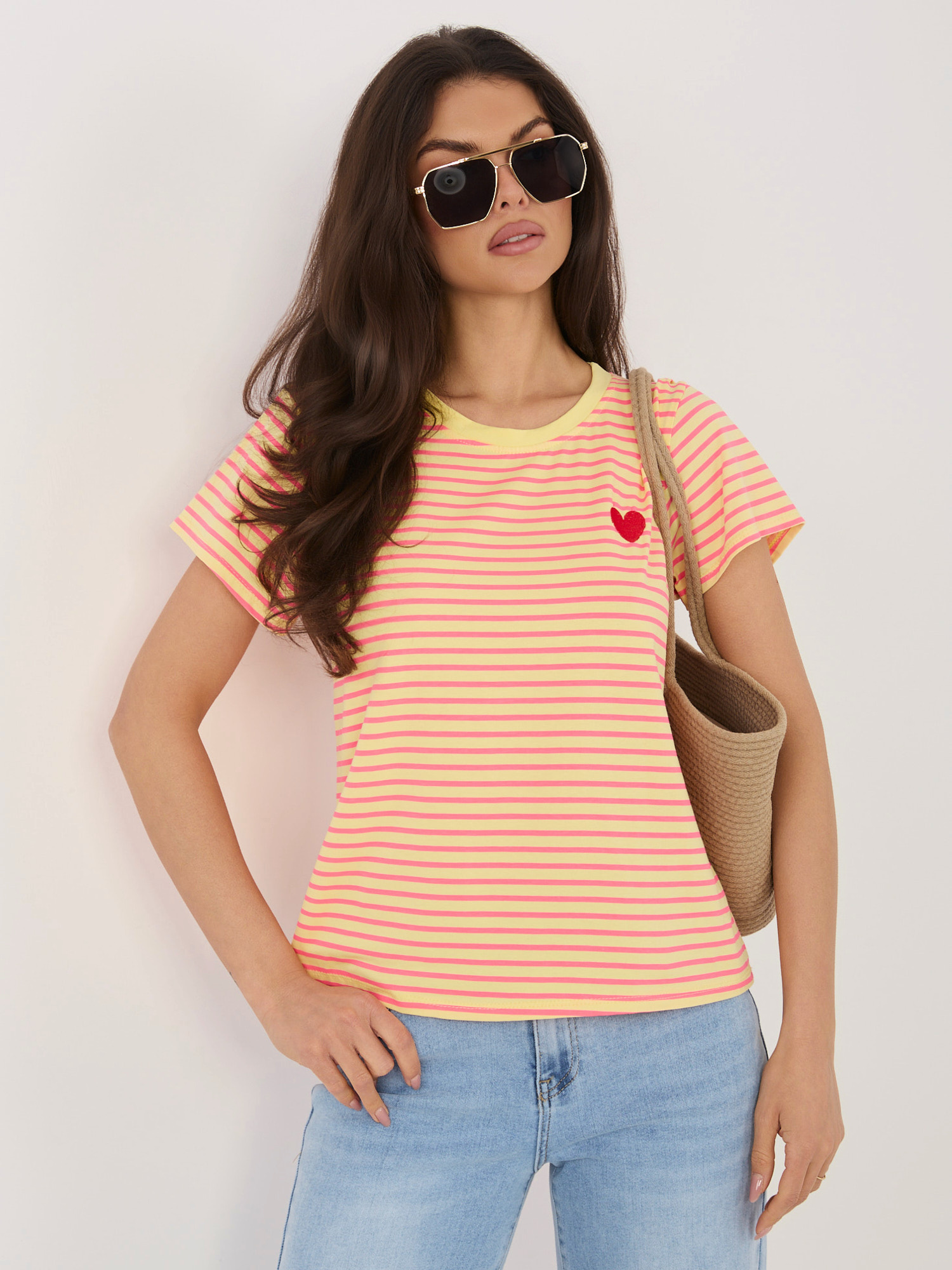 Флуоресцентно жълта тениска с бродерия на сърце