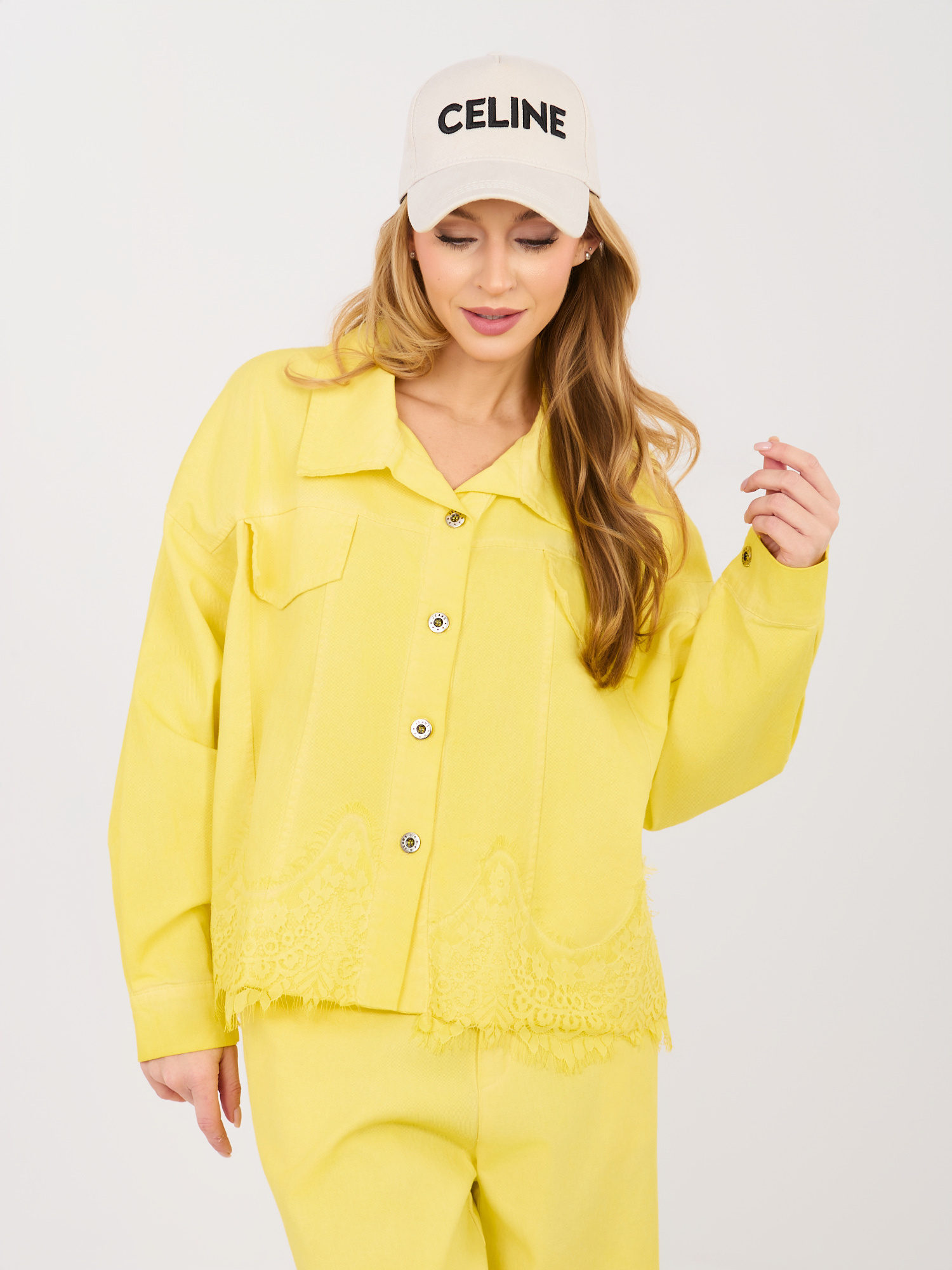 Жълто дънково яке с дантела