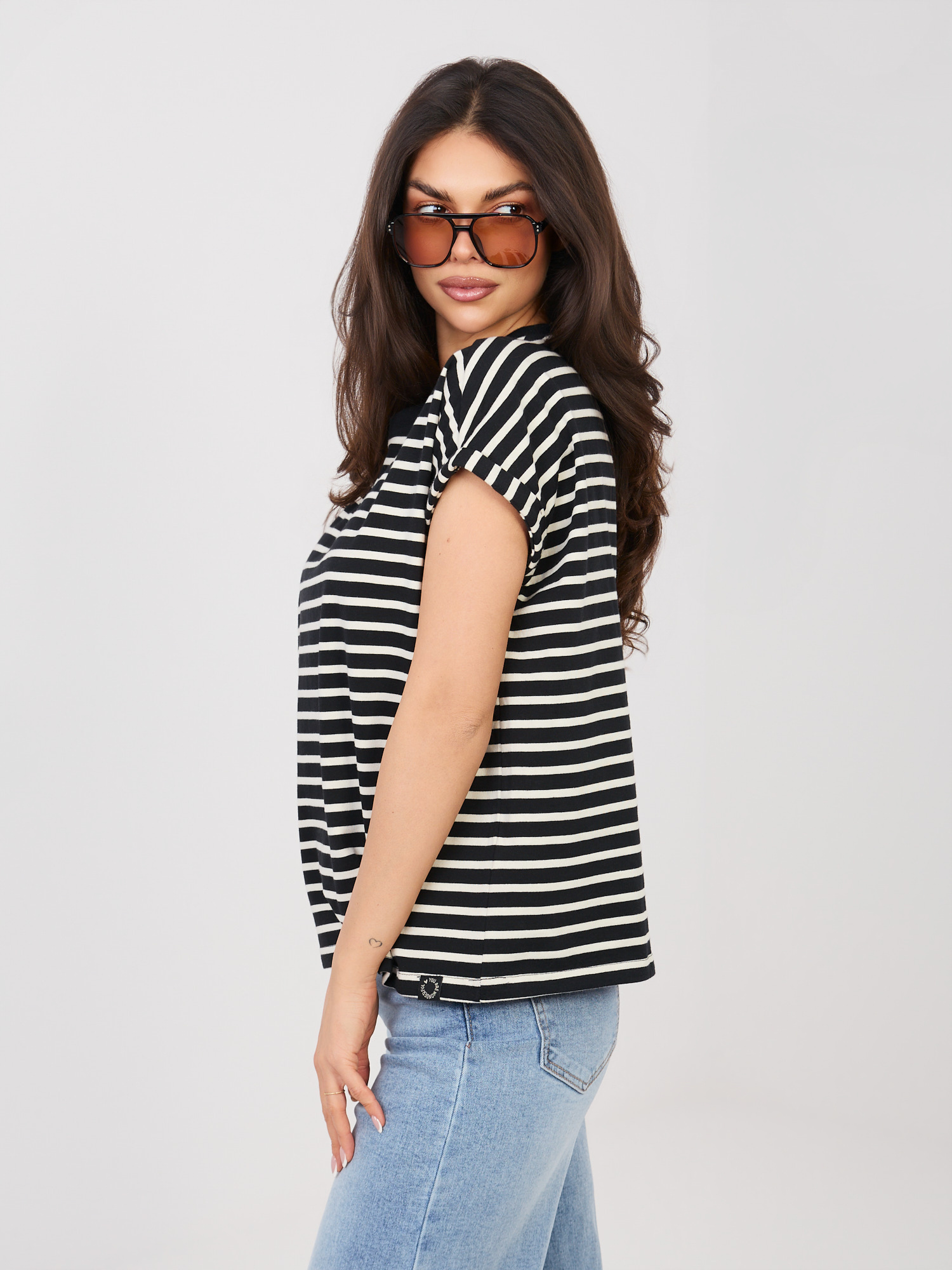 Черна тениска с райета