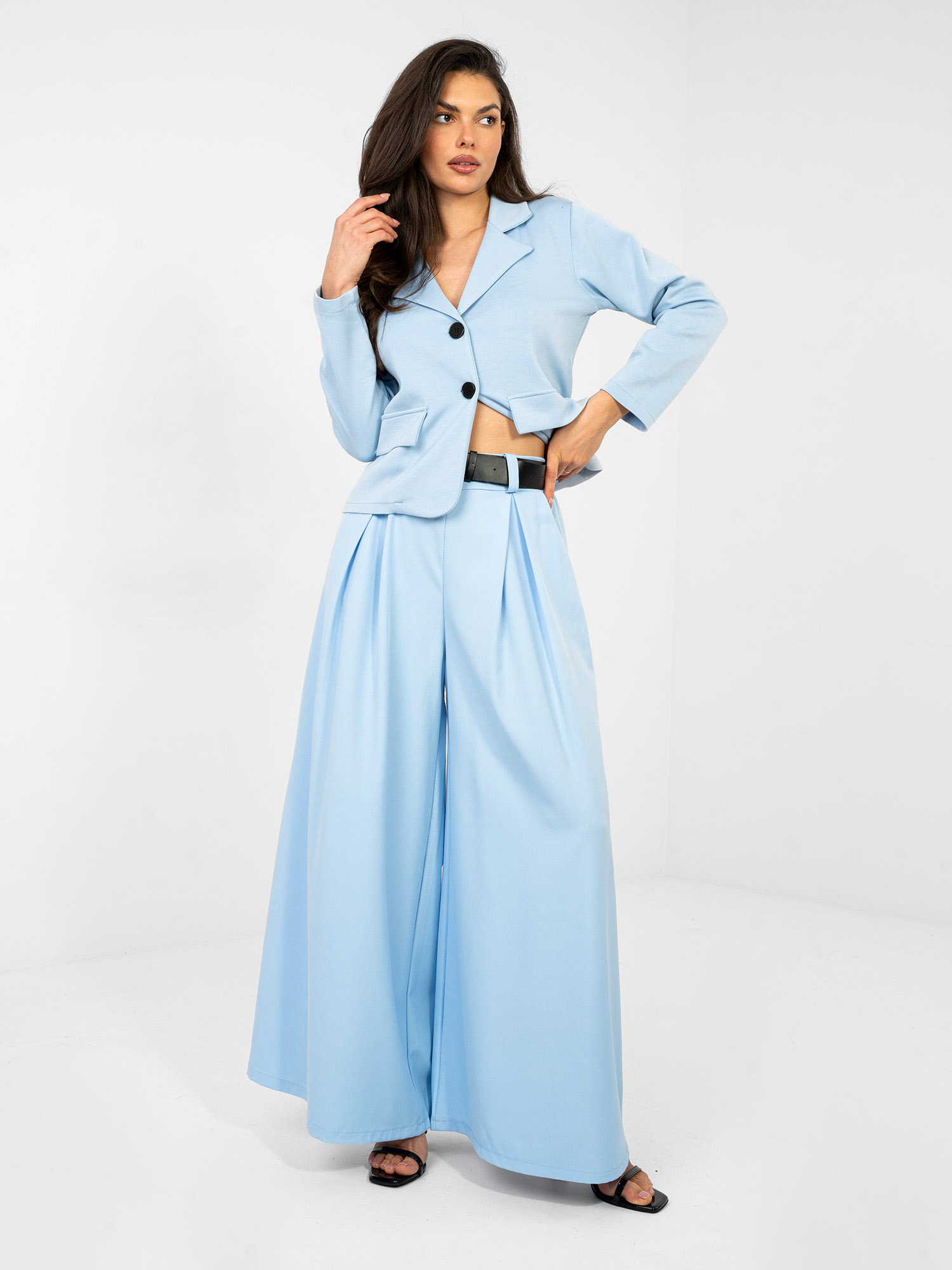 Světle modré kalhoty s vysokým pasem