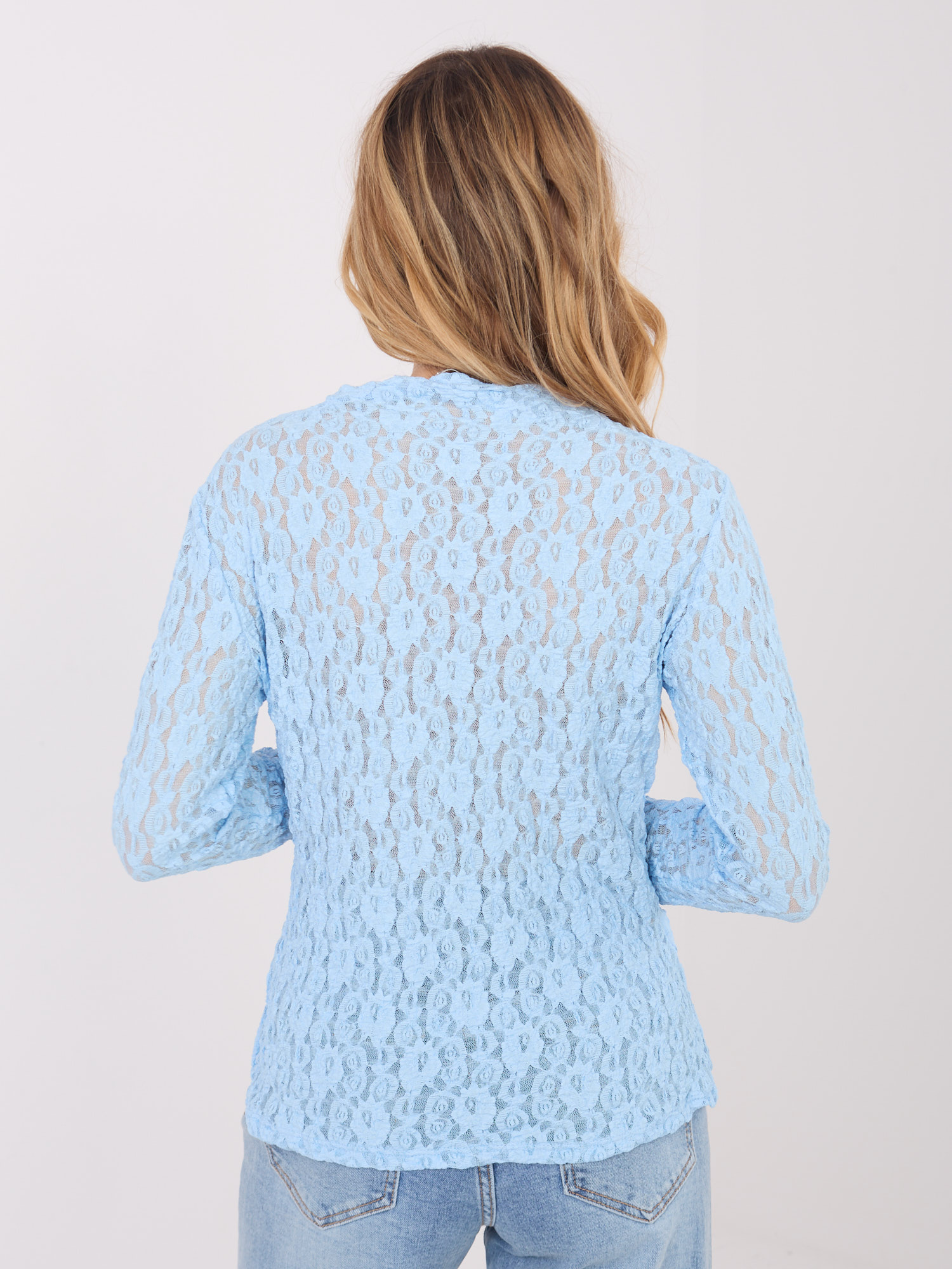 Světle modrá krajková halenka