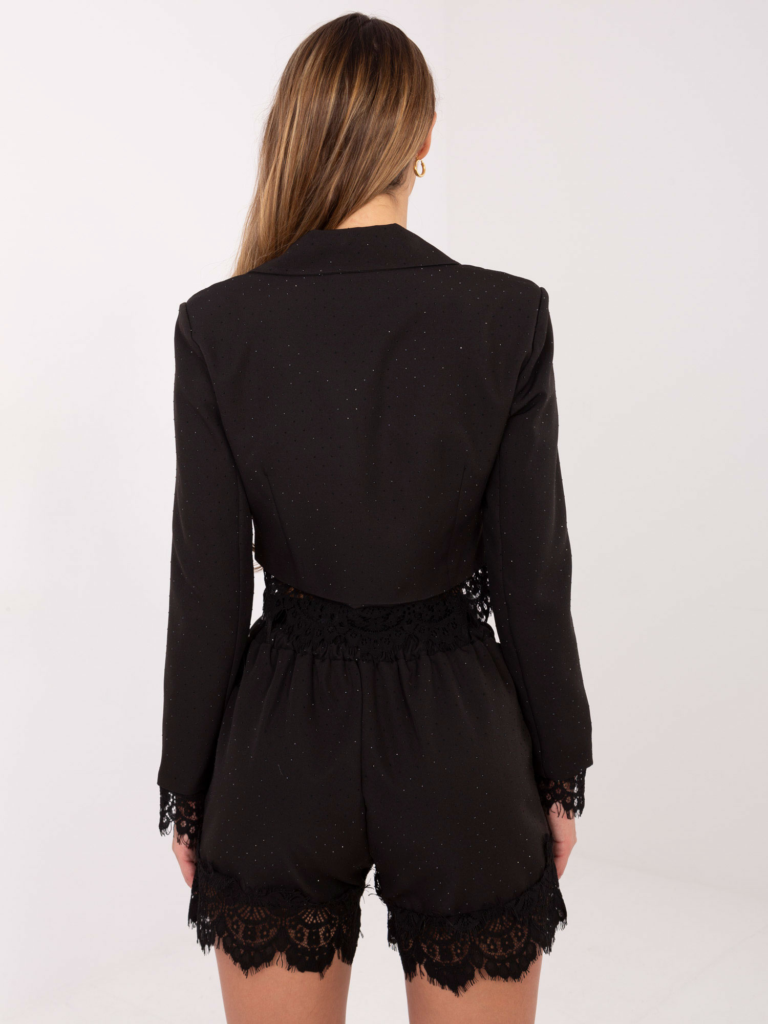 Černý krátký overal s krajkou