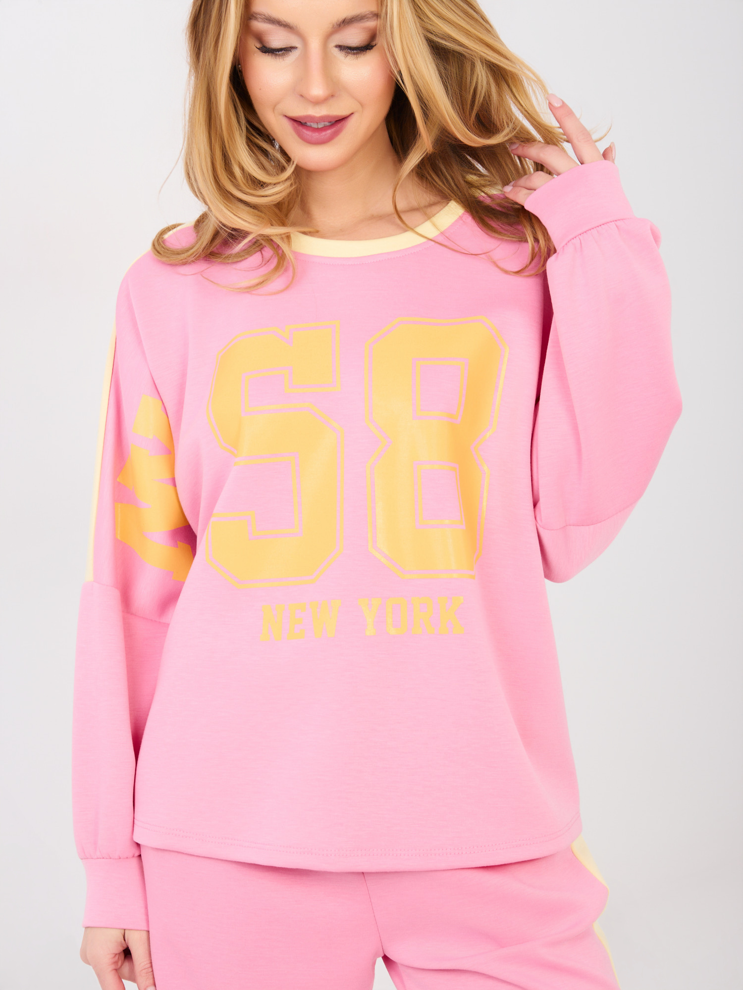 Розов оувърсайз суитшърт с щампа