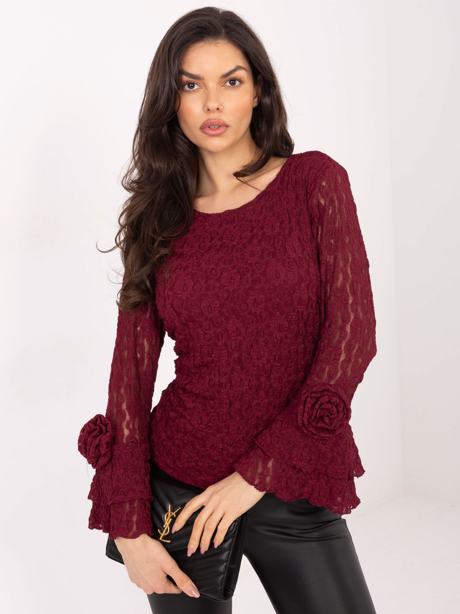 Čipkovaná blúzka s volánmi