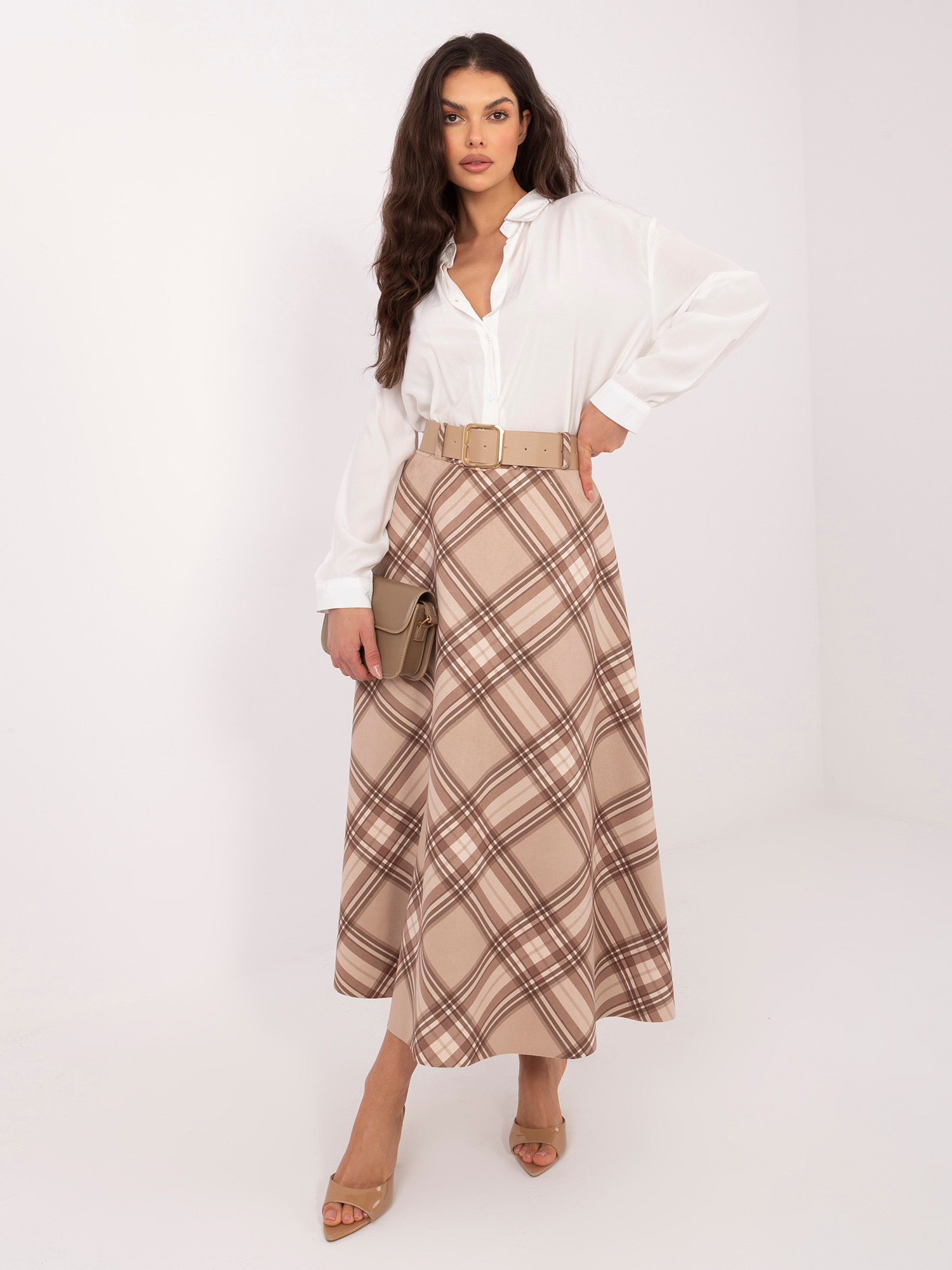 Бежова елегантна пола-калъф