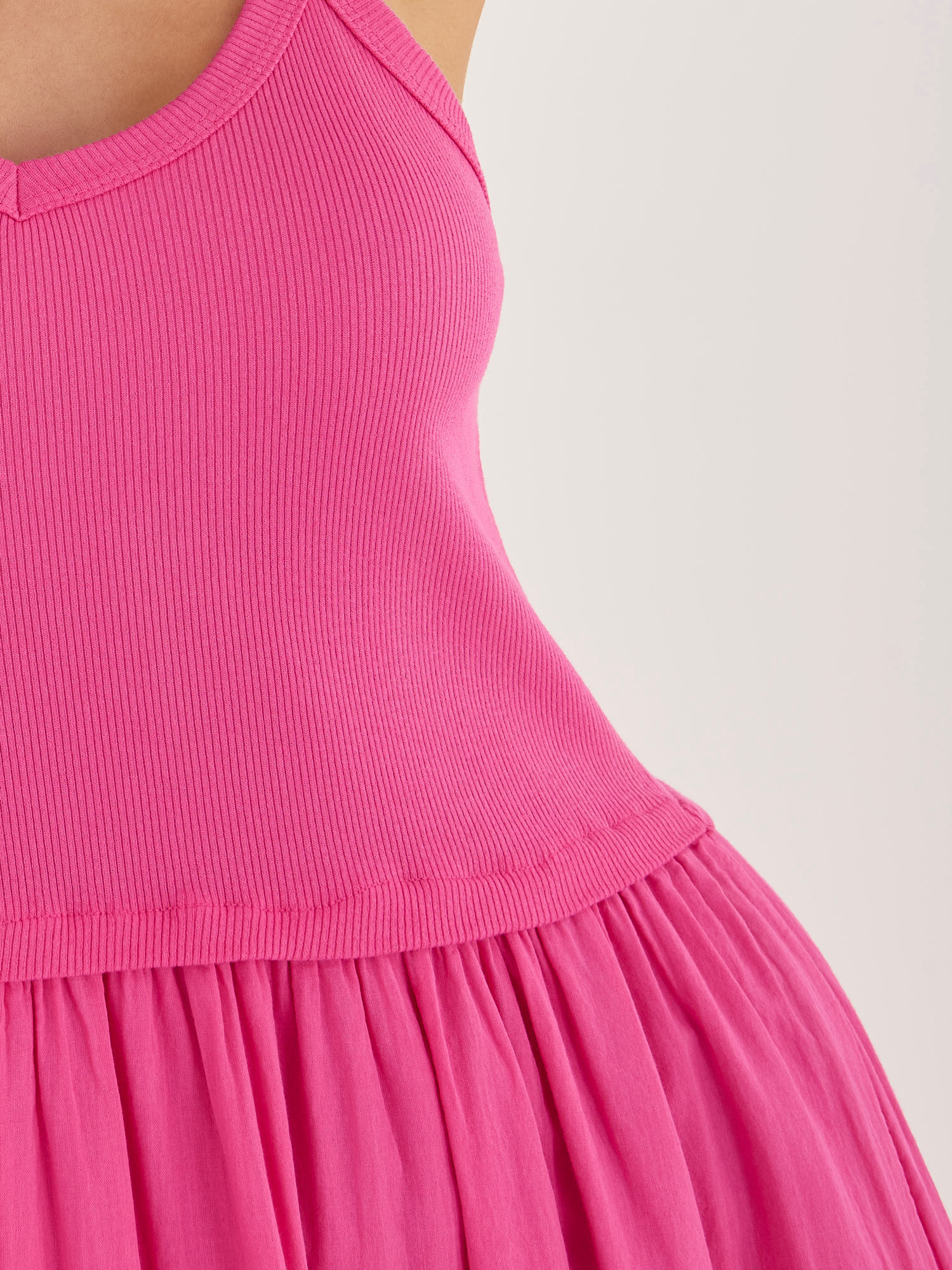 Letní šaty na ramínka fuchsia